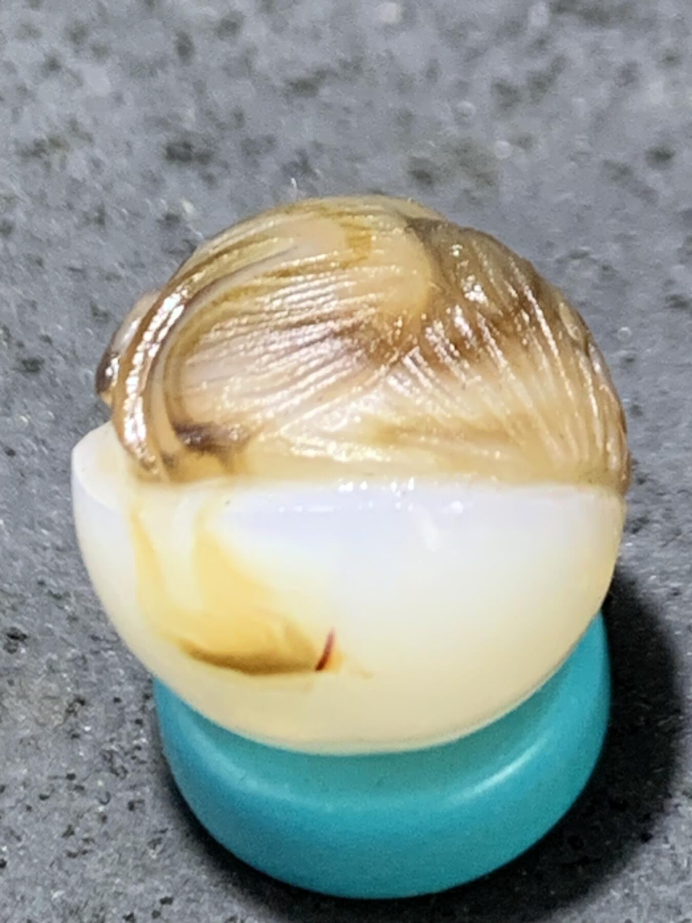 精美高玉化亚光海洋玉髓手工俏色巧雕灵猴圆珠一个！