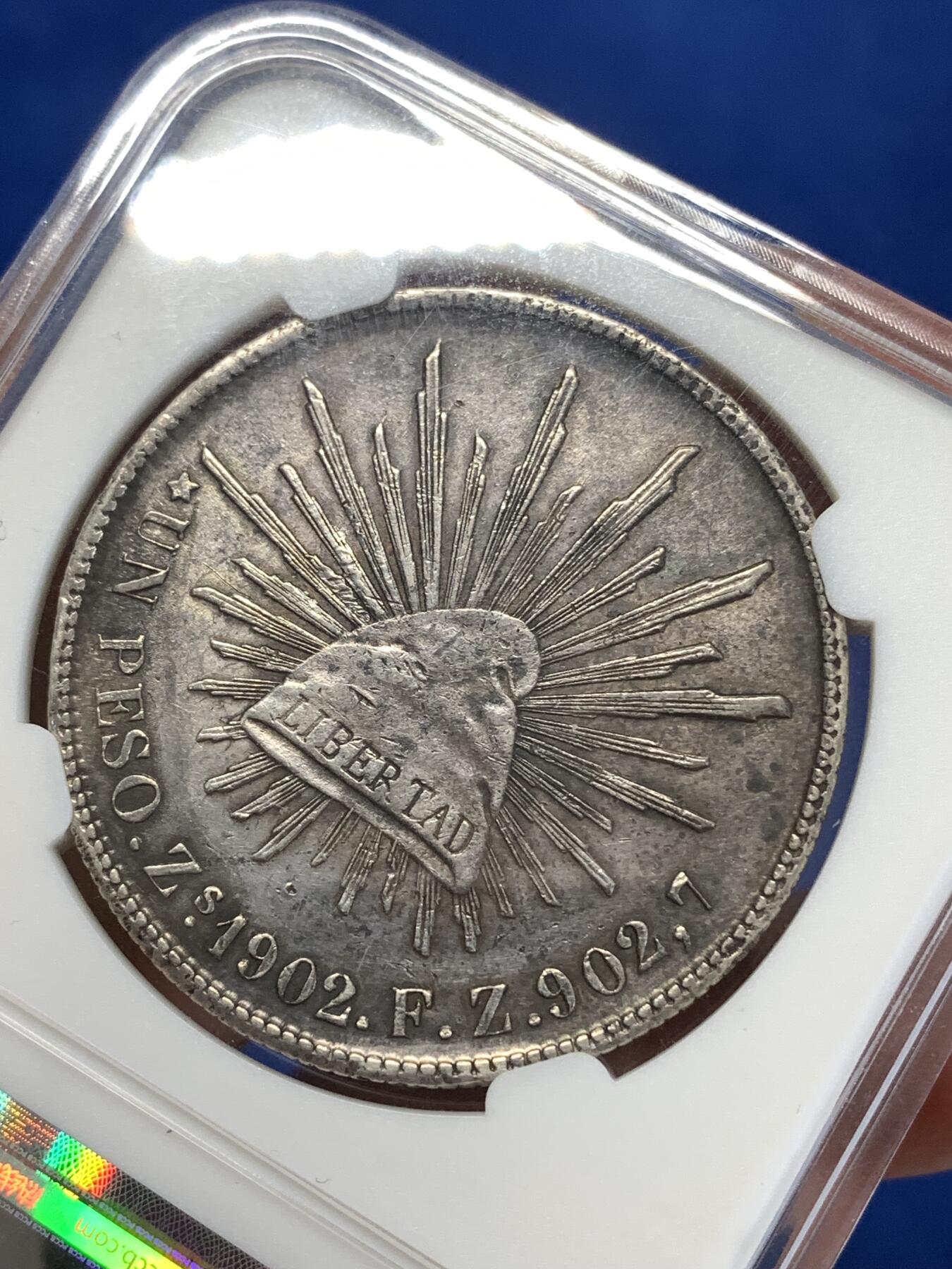 《竞宝斋》第277场- 周日，周一 2场连拍 （全场包邮） 1902年墨西哥直边鹰洋1比索 版别zs fz 原公博au拆盒 整体深打羽毛清晰 细节见图