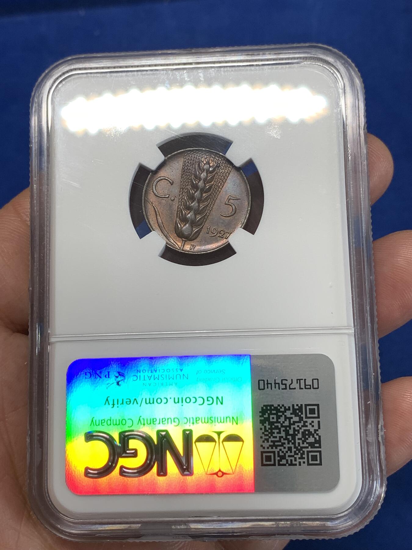 《竞宝斋》第277场- 周日，周一 2场连拍 （全场包邮） NGC MS63BN 1927R 意大利5分 好品小铜币 同时也是个背逆趣味币 细节犀利 特别是小麦一面 麦穗颗颗鲜明 少见