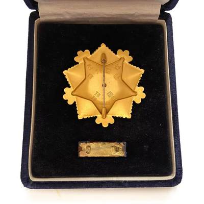 总联版豪华盒 朝鲜一级国旗勋章 略章全 带编号 好品 总联版豪华盒 朝鲜一级国旗勋章 略章全 带编号 好品