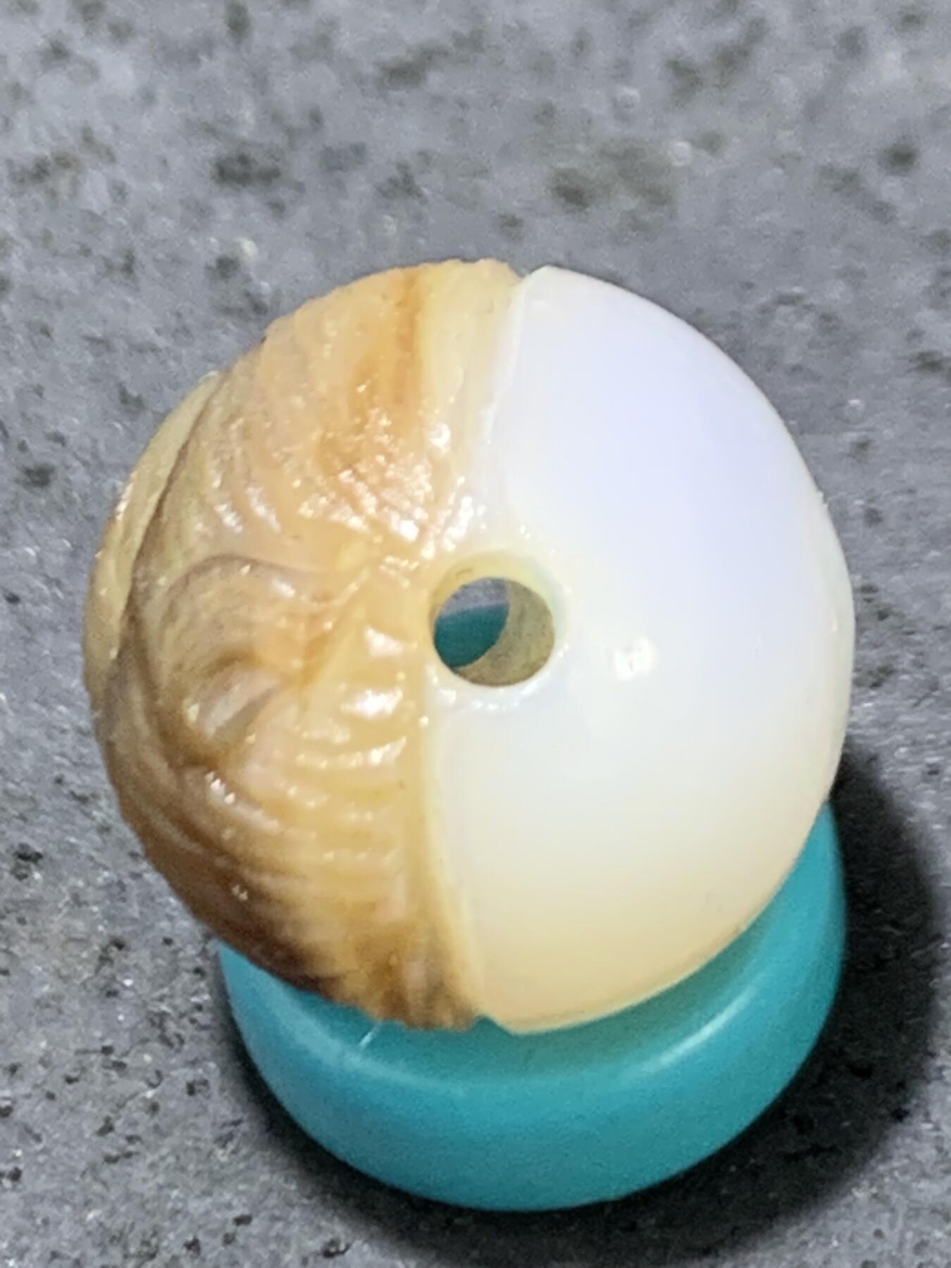 精美高玉化亚光海洋玉髓手工俏色巧雕灵猴圆珠一个！