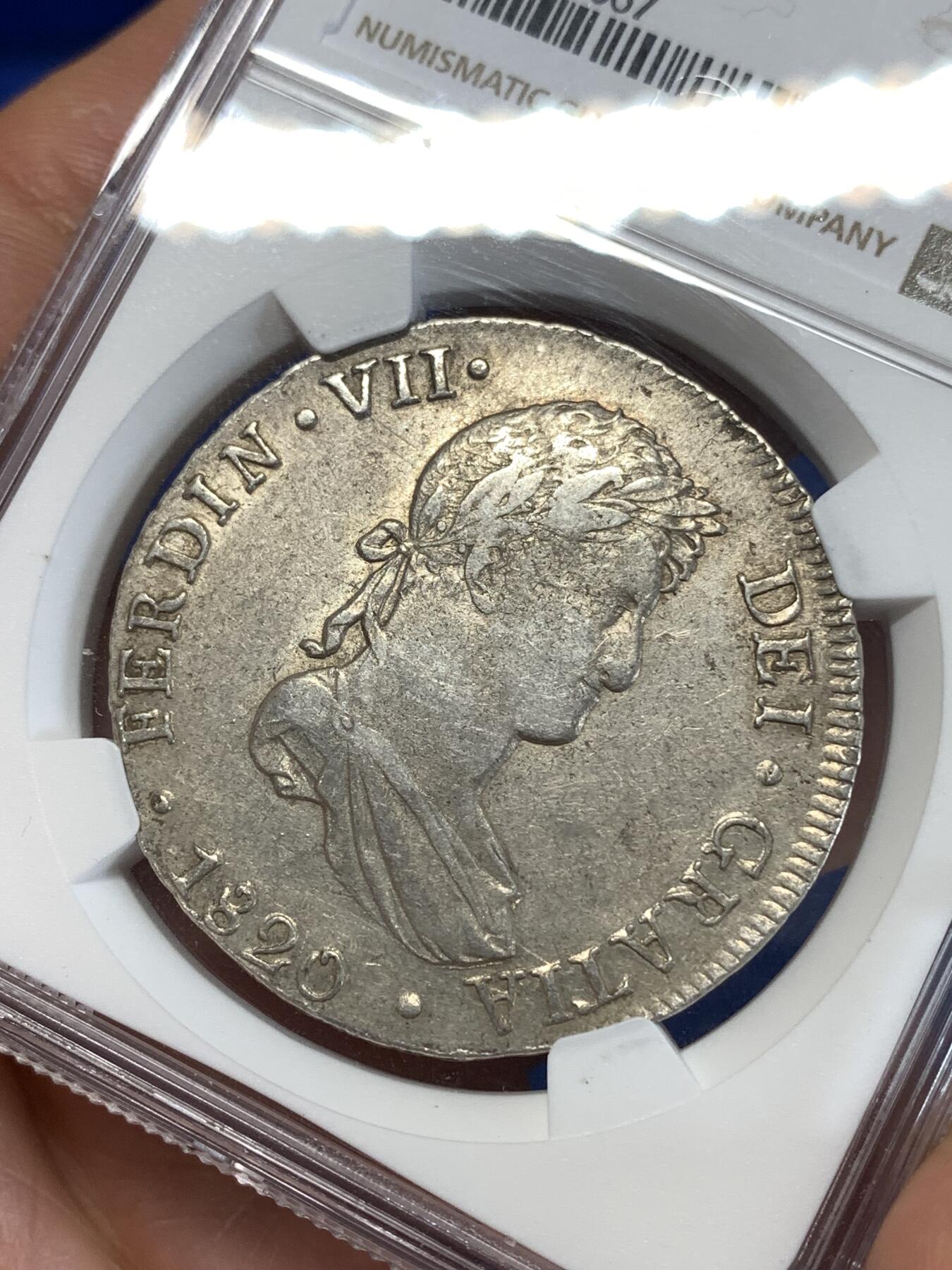 《竞宝斋》第277场- 周日，周一 2场连拍 （全场包邮） NGC XF45 西属秘鲁1820年费迪南七世8R银币  打制清晰 底光仍在 盒子左侧边缘小磕