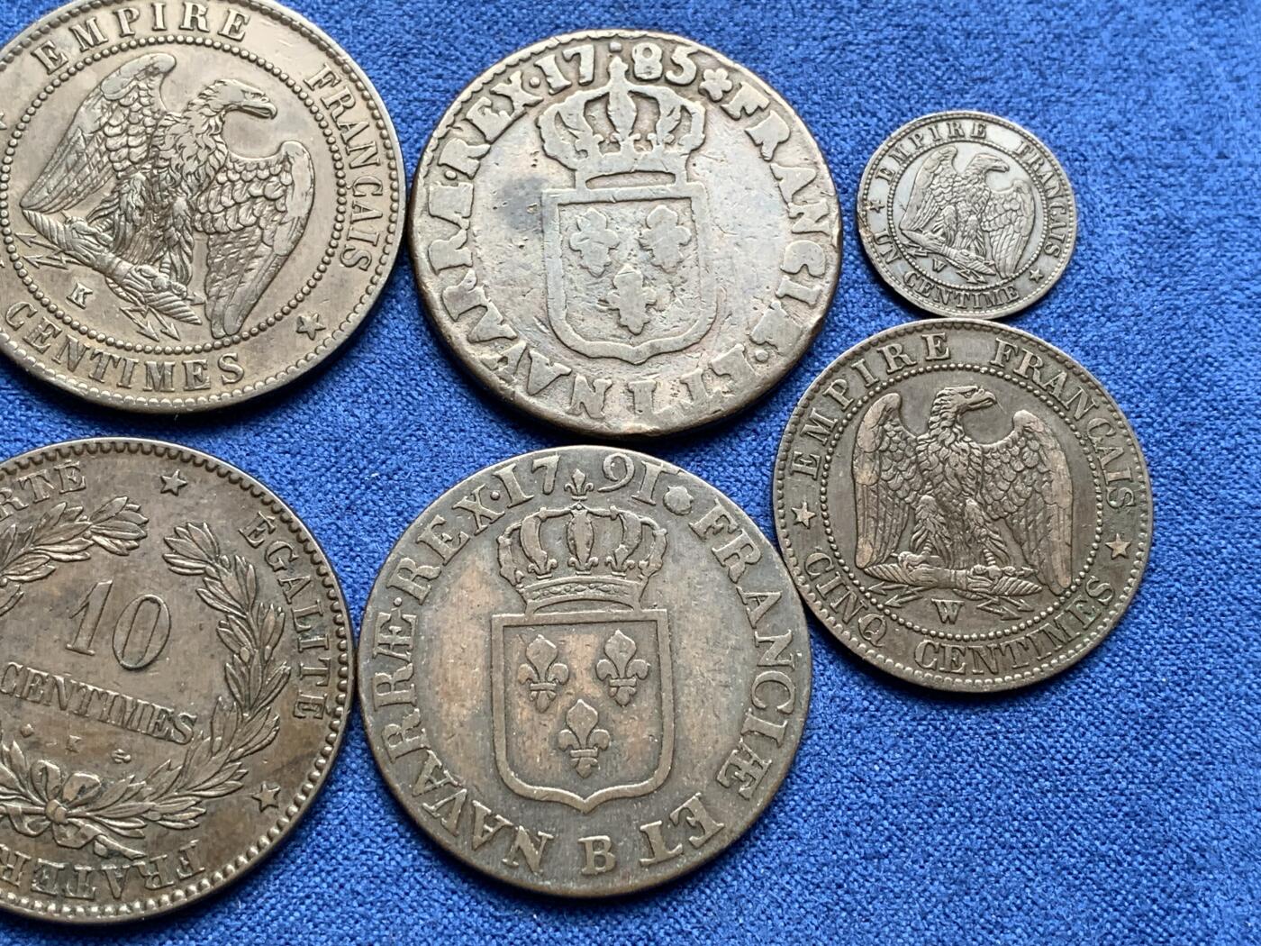 《竞宝斋》第277场- 周日，周一 2场连拍 （全场包邮） 8枚一组 法国铜币 1785+1791年路易十六1苏，1854+1864+1872年10生丁，1854年5生丁和1849+1853年1生丁，品种多样，个别罕见，细节见图