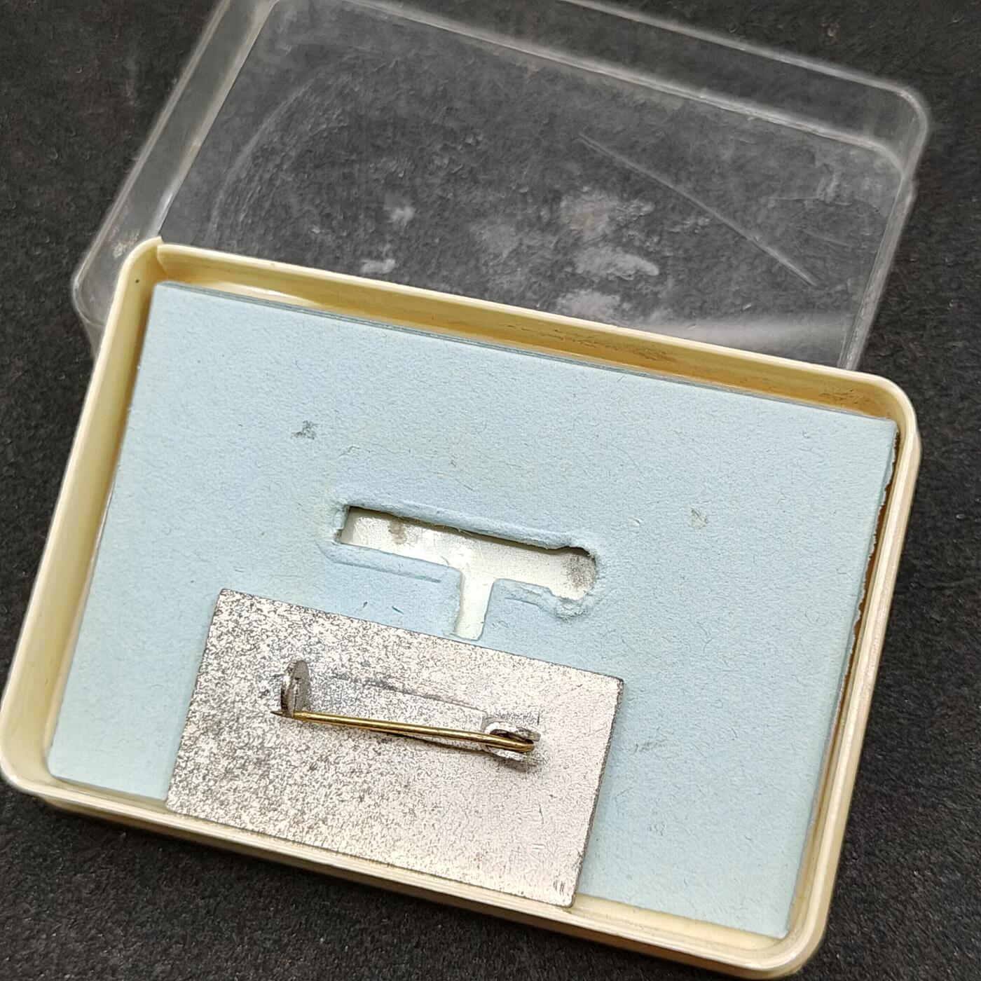 全场0元起拍 第164期 咸鱼国勋章拍卖专场 6月12日（周三）下午6：00开始 东德国民阵线荣誉徽章