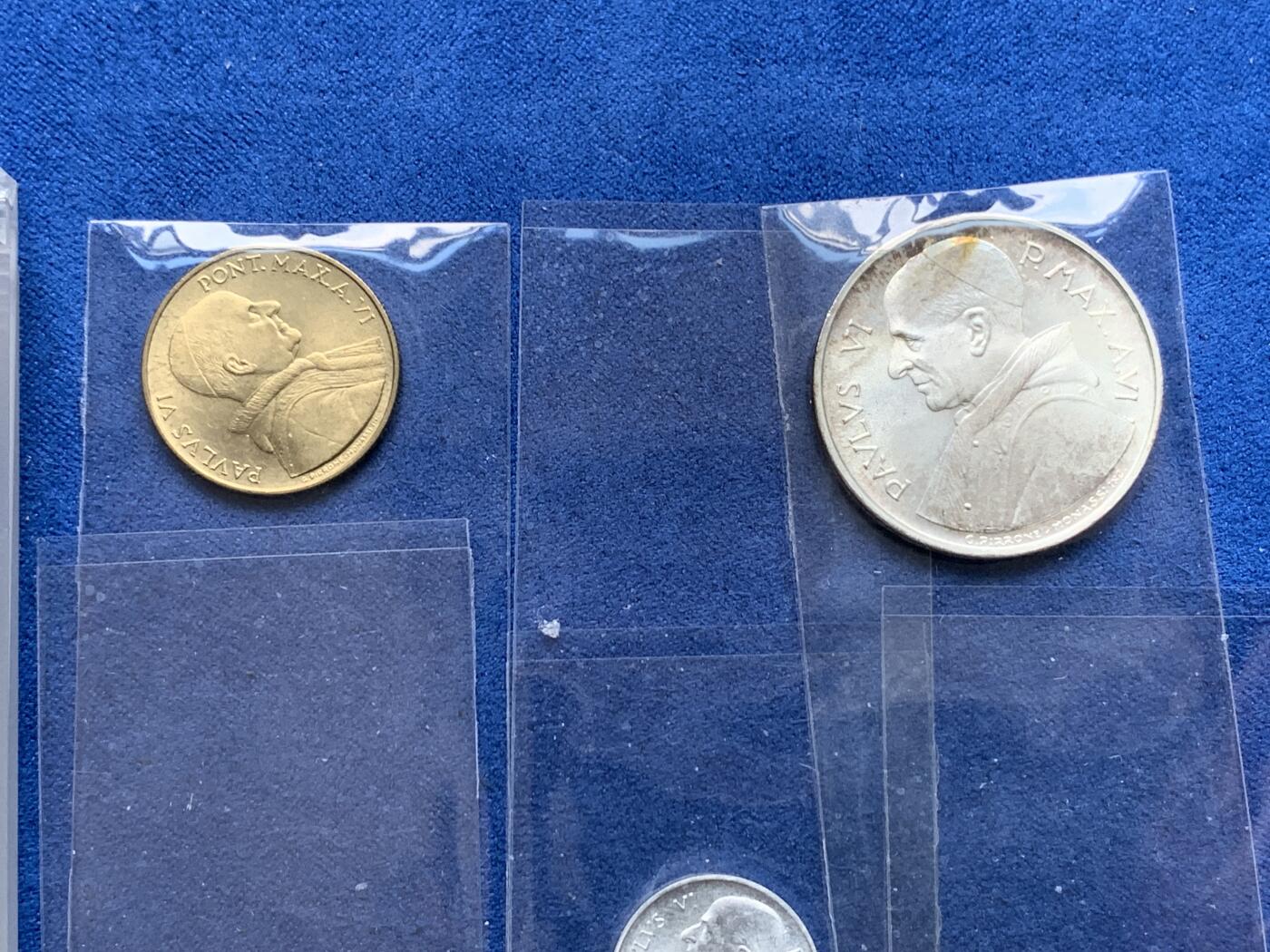 《竞宝斋》第277场- 周日，周一 2场连拍 （全场包邮） NGC PF65-67UC 梵蒂冈1968PROVA精制银样币 罗马造币厂，克书记载103套，实际难得一见。（2023年8月HA成交一套近似的1959年8枚套PROVA样币，成交价1920美金）。此套8枚全部评为深度镜面UC级，且全套冠军分，极品带原盒（有损）。附赠该样币对应的同年份BU级流通套（主币为银币），市场价值160元，相对少见。