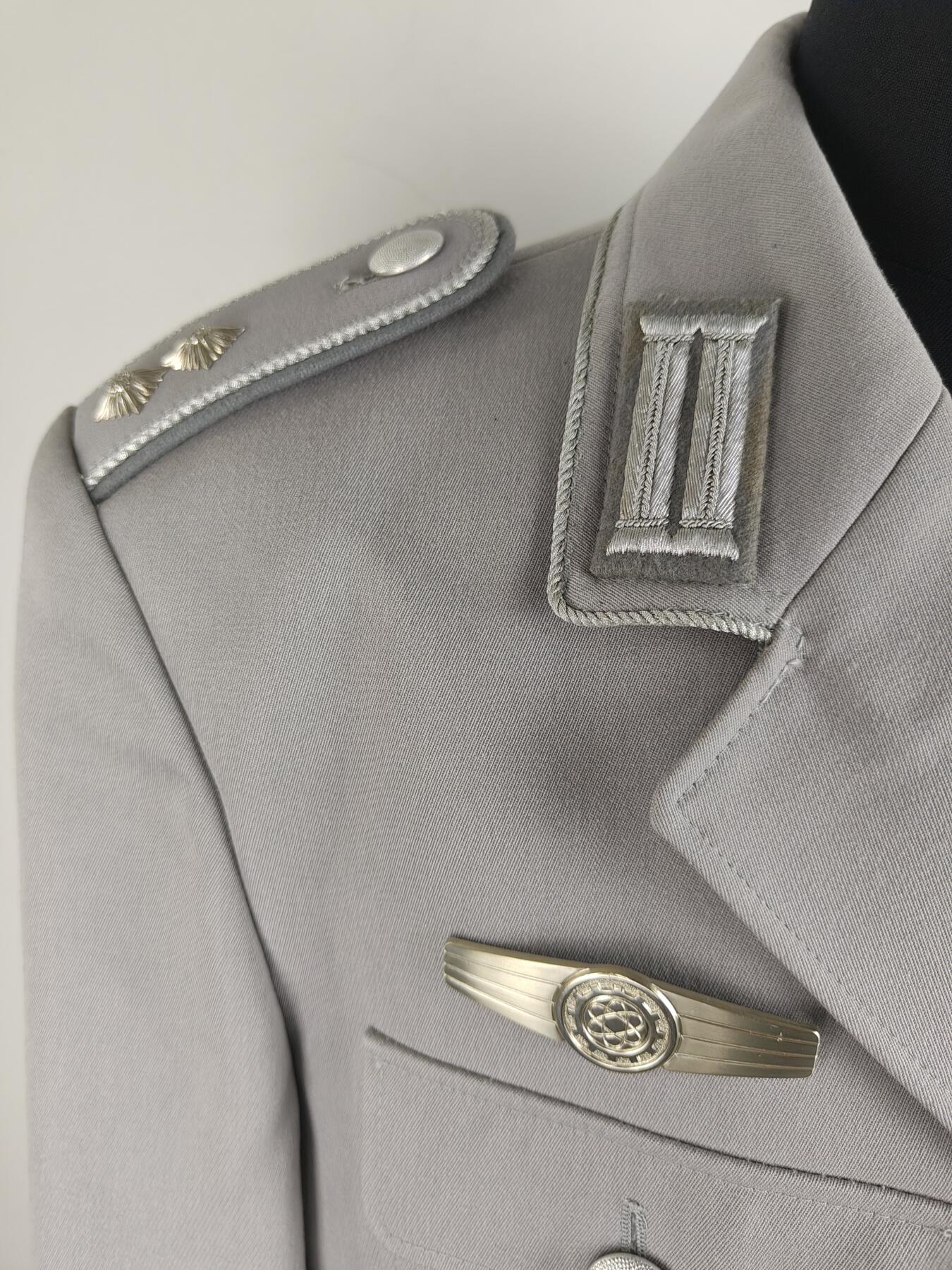 全场0元起拍 第164期 咸鱼国勋章拍卖专场 6月12日（周三）下午6：00开始 西德陆航中尉常服一套 胸围 106 肩宽46 衣长78 袖长64 腰围88 裤长98