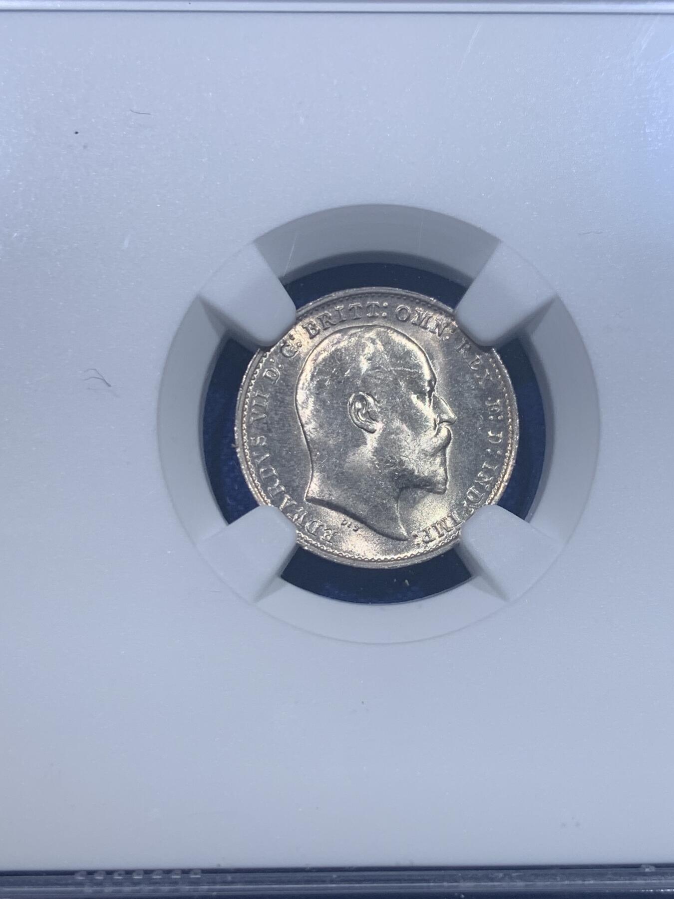 《竞宝斋》第277场- 周日，周一 2场连拍 （全场包邮） NGC MS64 英国1909年爱德华七世3便士银币 铸造于皇家造币厂，相对于濯足币，流通币难以保存的如此完好。参考价是常见1902的两倍，评级数量仅其1/5。且pc评为64分的两枚状态都差强人意，可见此枚发丝清晰的难度。