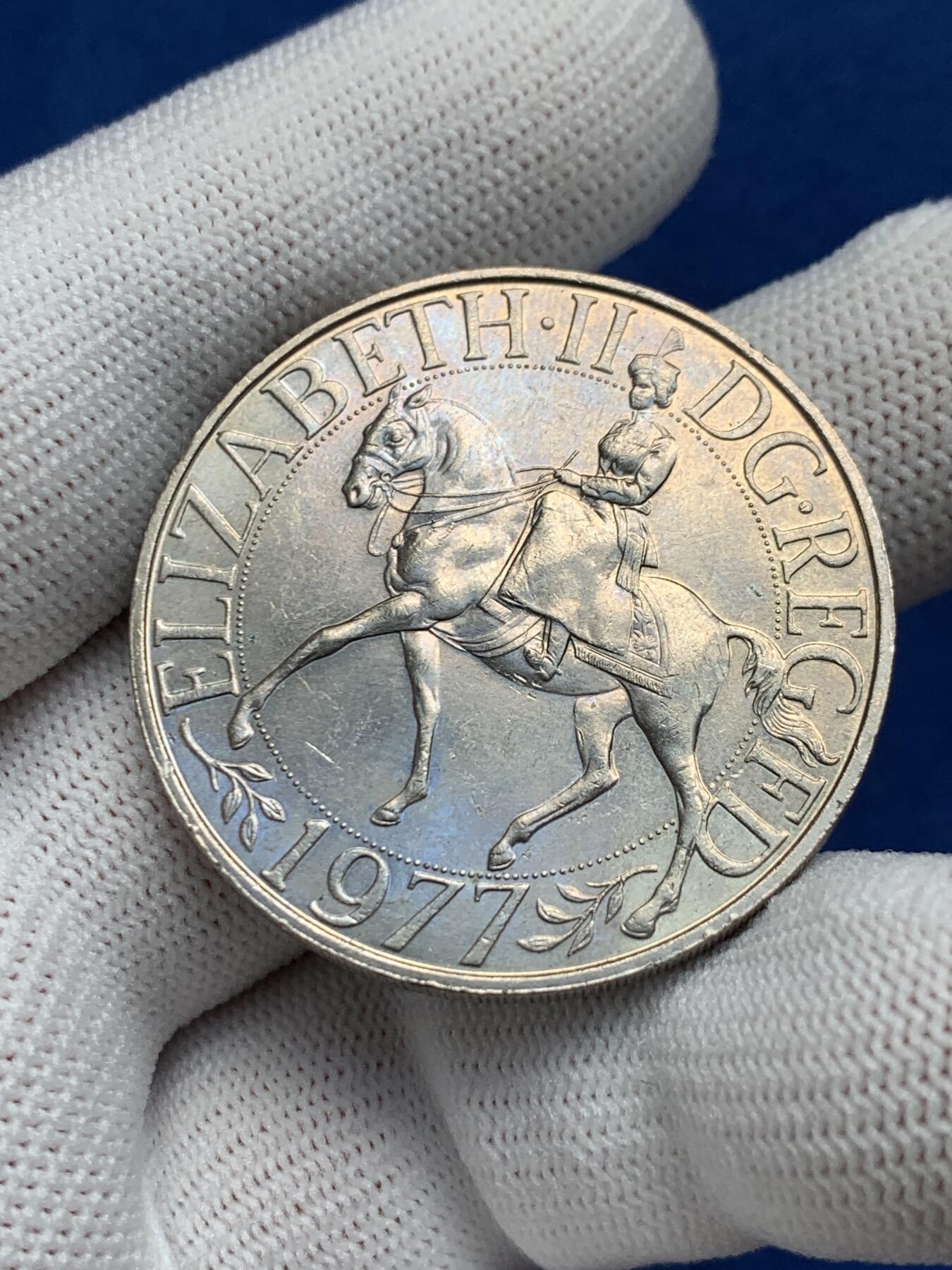 《竞宝斋》第277场- 周日，周一 2场连拍 （全场包邮） 1977年伊丽莎白二世二十五周年纪念币（非银质） UNC状态