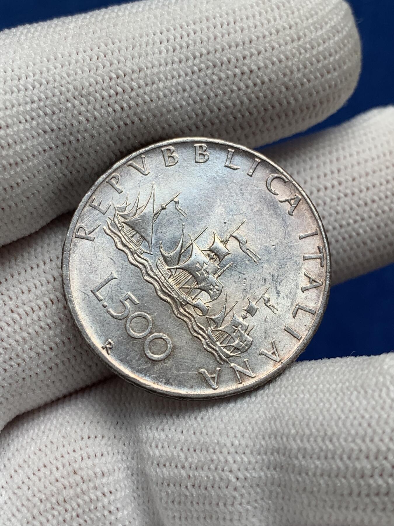 《竞宝斋》第277场- 周日，周一 2场连拍 （全场包邮） 两枚一组 意大利美女帆船500里拉银币 未使用品