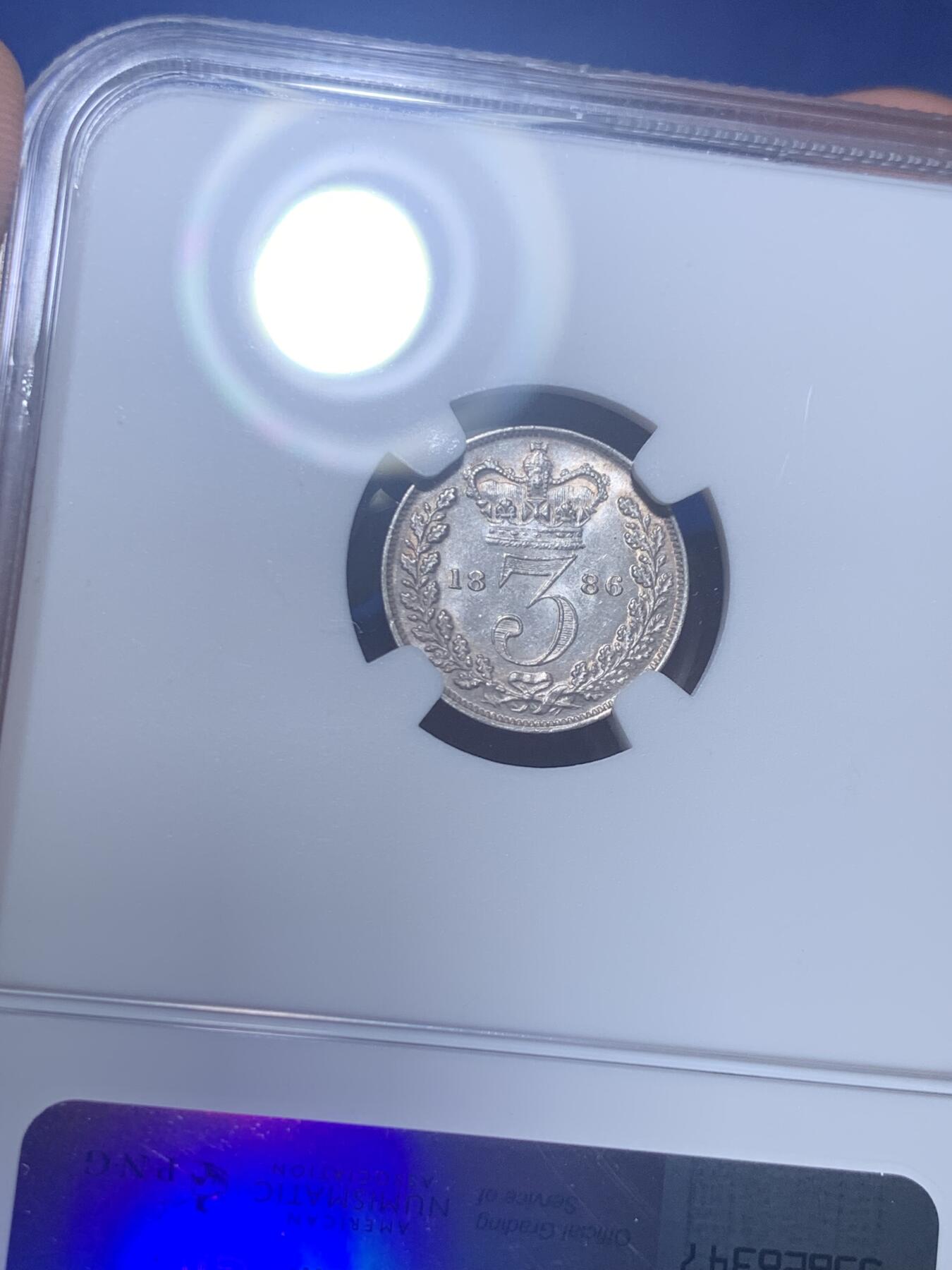 《竞宝斋》第277场- 周日，周一 2场连拍 （全场包邮） NGC MS62 英国1886年维多利亚女王3便士银币 小维头像最后的两年 物美价廉的选择