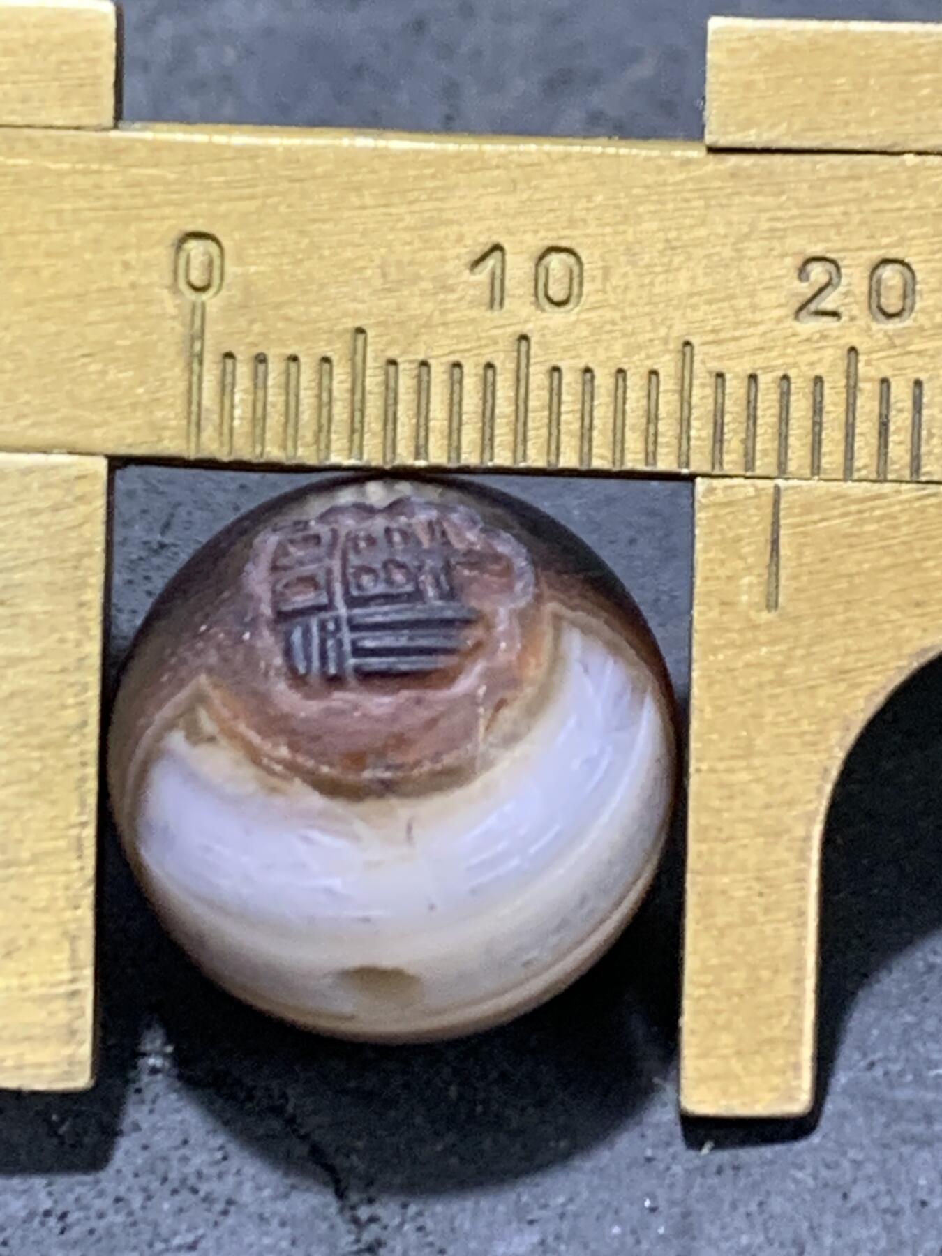 精美亚光缠丝玛瑙手工雕刻禅字珠一颗，