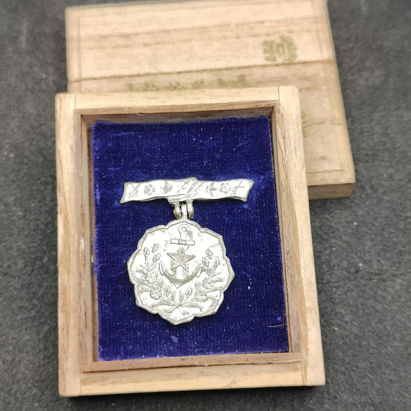 全场0元起拍 第164期 咸鱼国勋章拍卖专场 6月12日（周三）下午6：00开始 日本战时 爱国妇人会徽章