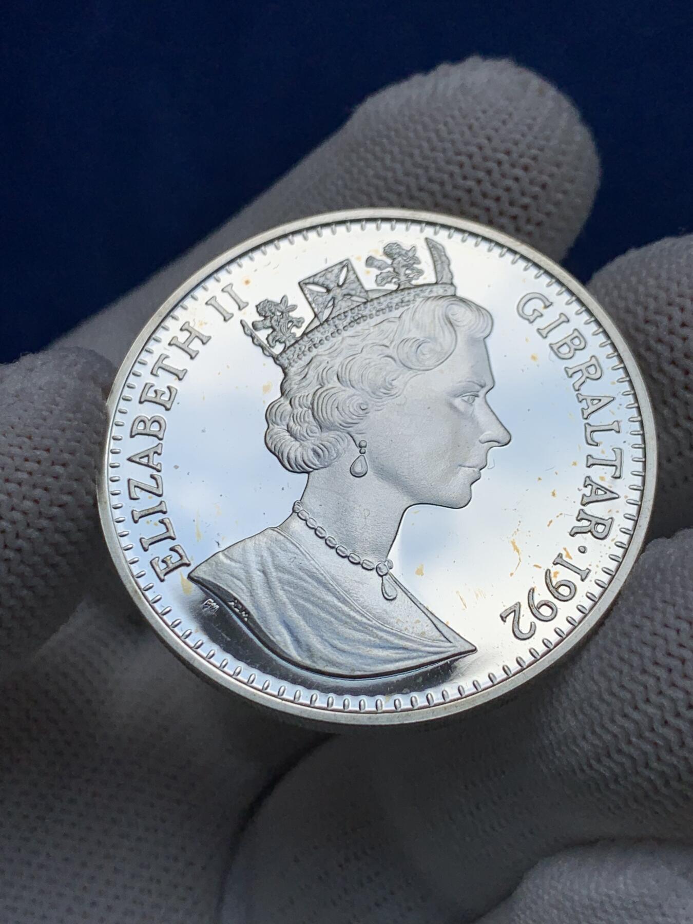 《竞宝斋》第277场- 周日，周一 2场连拍 （全场包邮） 1992年直布罗陀35ECU精制银币 25磅 双面转光UNC状态