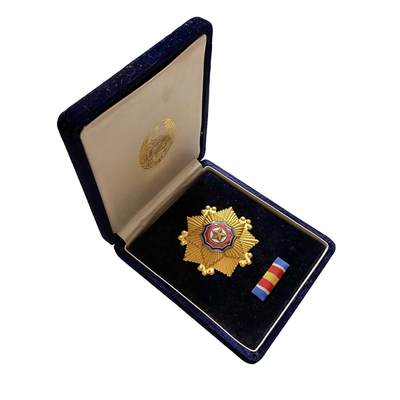 总联版豪华盒 朝鲜一级国旗勋章 略章全 带编号 好品 总联版豪华盒 朝鲜一级国旗勋章 略章全 带编号 好品