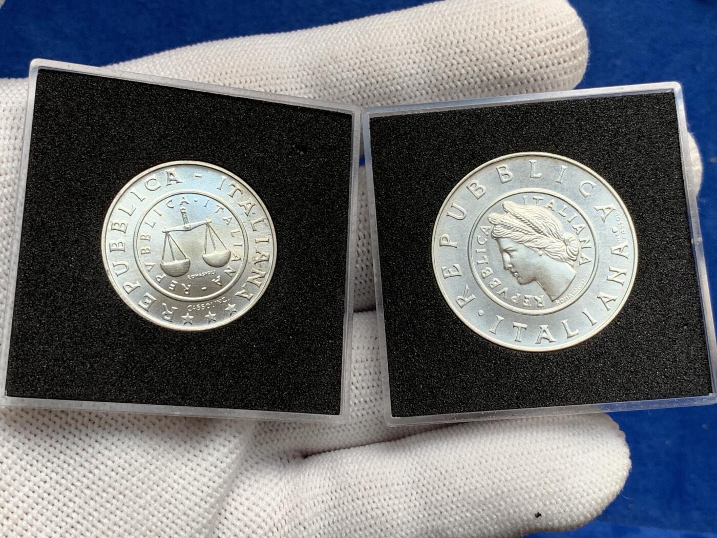 《竞宝斋》第277场- 周日，周一 2场连拍 （全场包邮） 两枚一组 意大利2001年最后的里拉银币