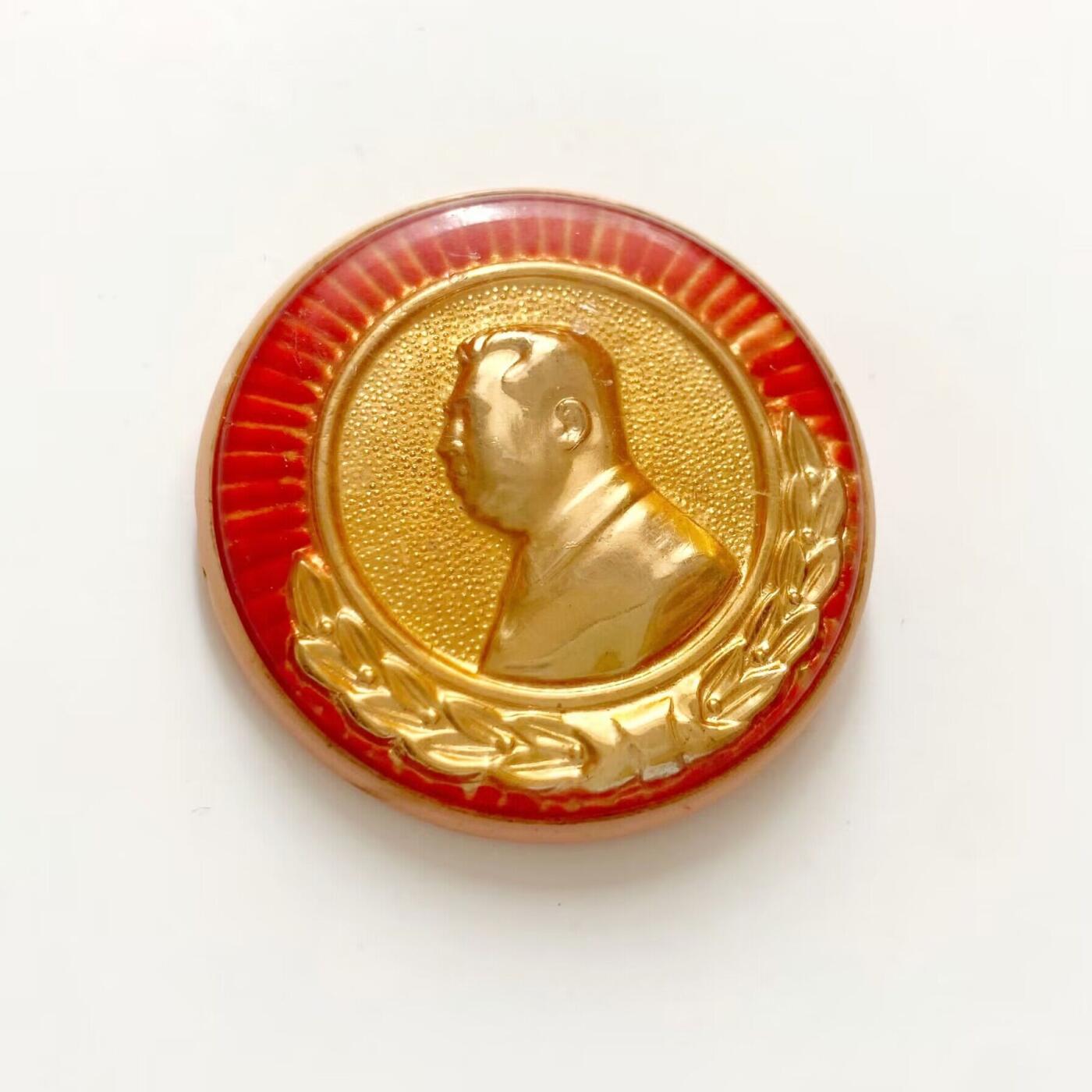 罕见经典版本 70年代初期金日成像章 罕见经典版本 70年代初期金日成像章
