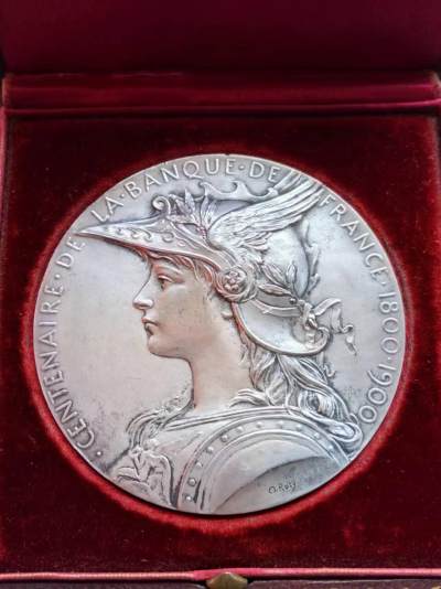 麦稀奇世界钱币展精品章牌第二十四期 - 法兰西银行百年银章，Roty作品，直径68mm
