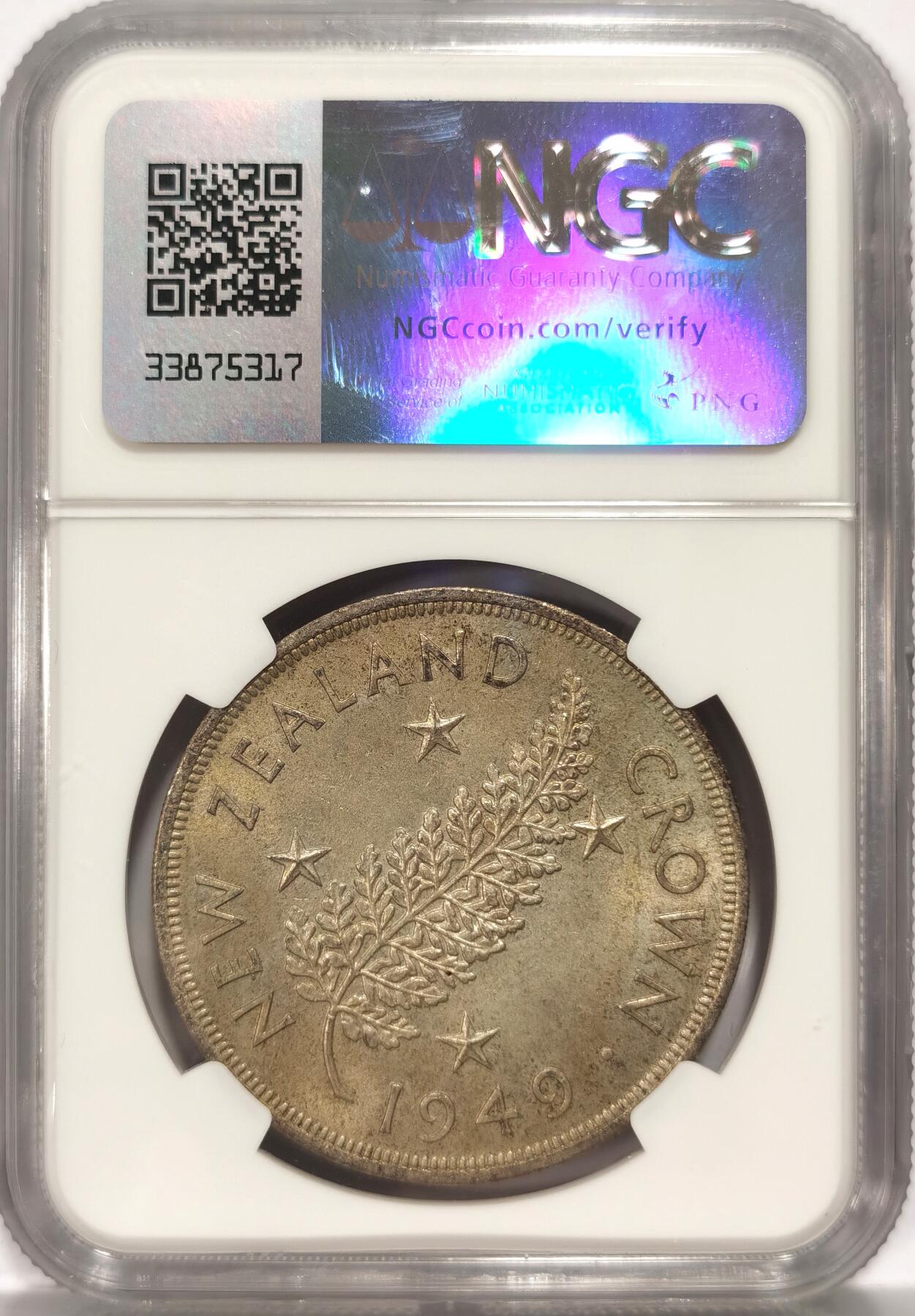 【麦稀奇世界钱币展】博洋堂“流萤染夏”六月精品专场暨第081期（全场包邮） NGC MS63 新西兰1949年乔六1克朗，BU品相，背面起码65分的状态