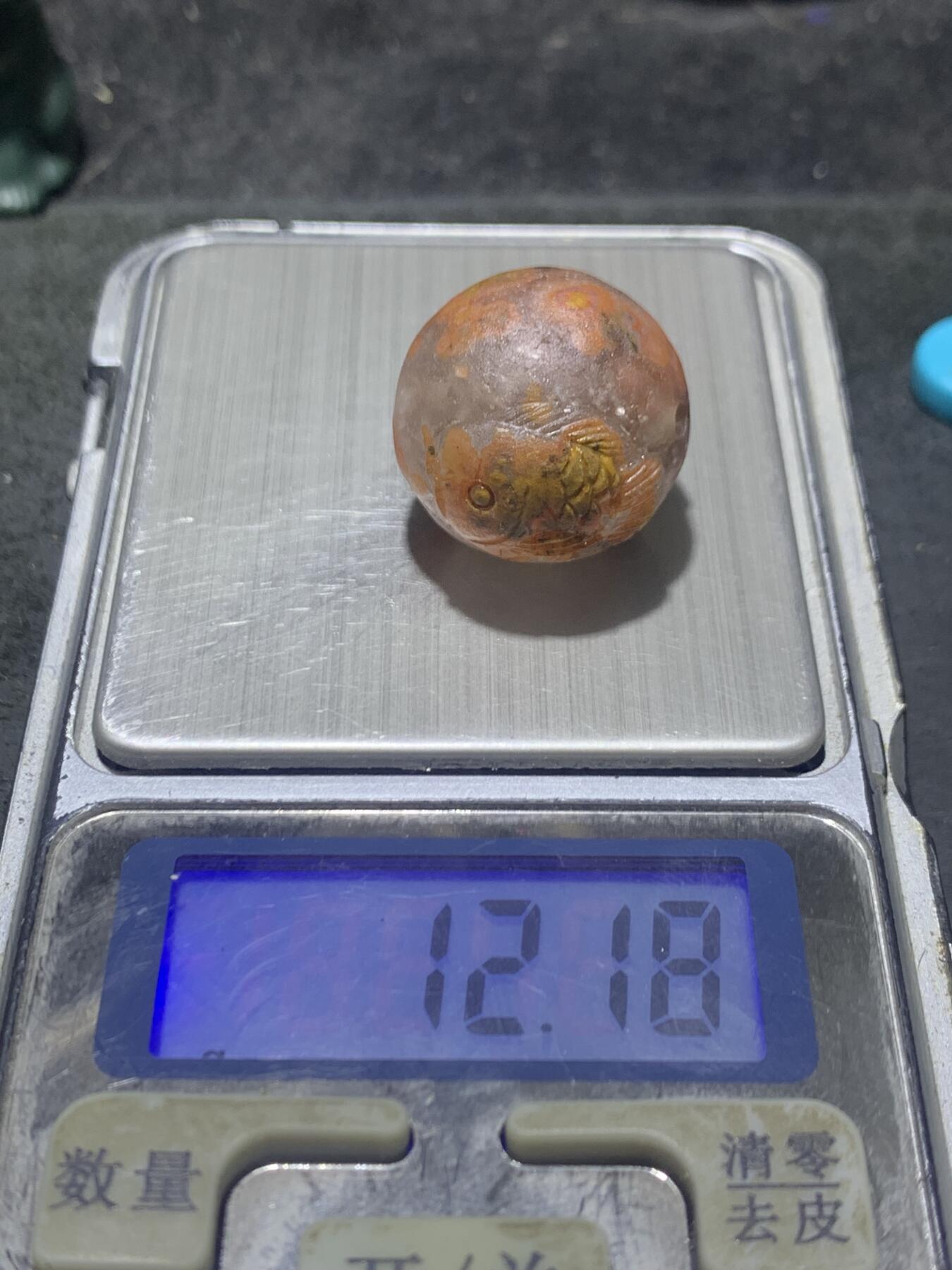 精美冰飘亚光战国红玛瑙手工俏色巧雕鱼钱币随形圆珠一个，