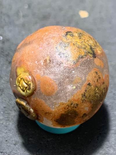 精美冰飘亚光战国红玛瑙手工俏色巧雕鱼钱币随形圆珠一个， 精美冰飘亚光战国红玛瑙手工俏色巧雕鱼钱币随形圆珠一个，