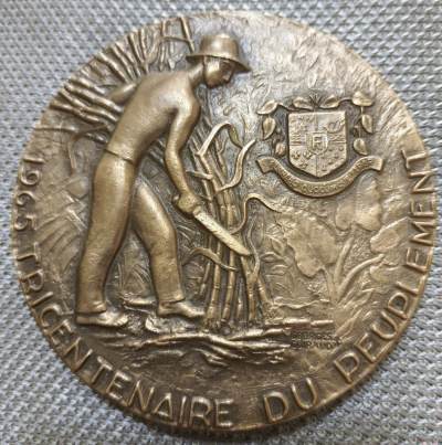 银币-章牌  - 法国留尼旺岛大铜章 题材少见， 直径81毫米/ 厚度7毫米+， 重量298克 1976年法国巴黎制造，有边铭，边无磕。 