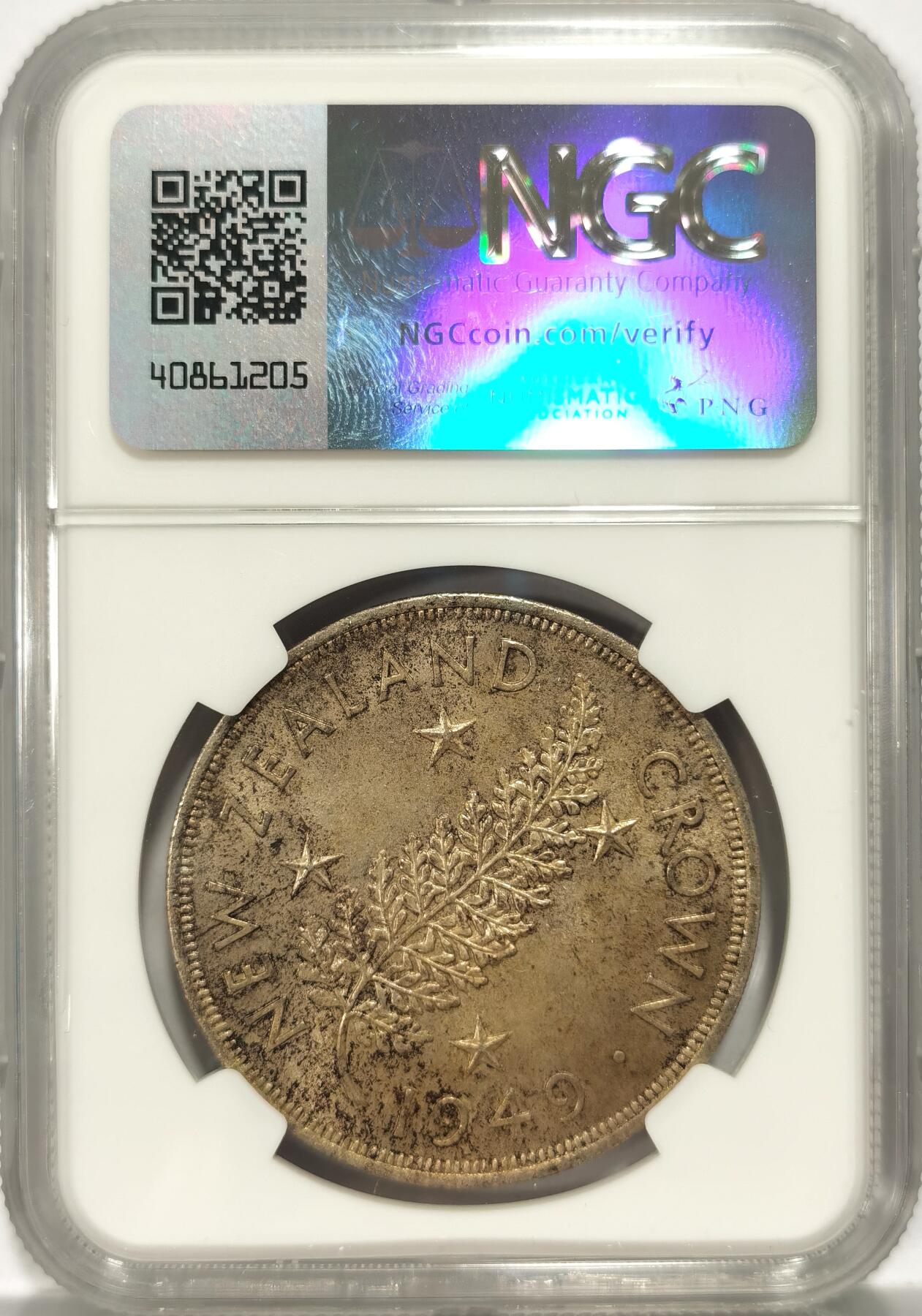 【麦稀奇世界钱币展】博洋堂“流萤染夏”六月精品专场暨第081期（全场包邮） NGC MS64 新西兰1949年乔六1克朗，BU品相，原厂黄油覆盖币面