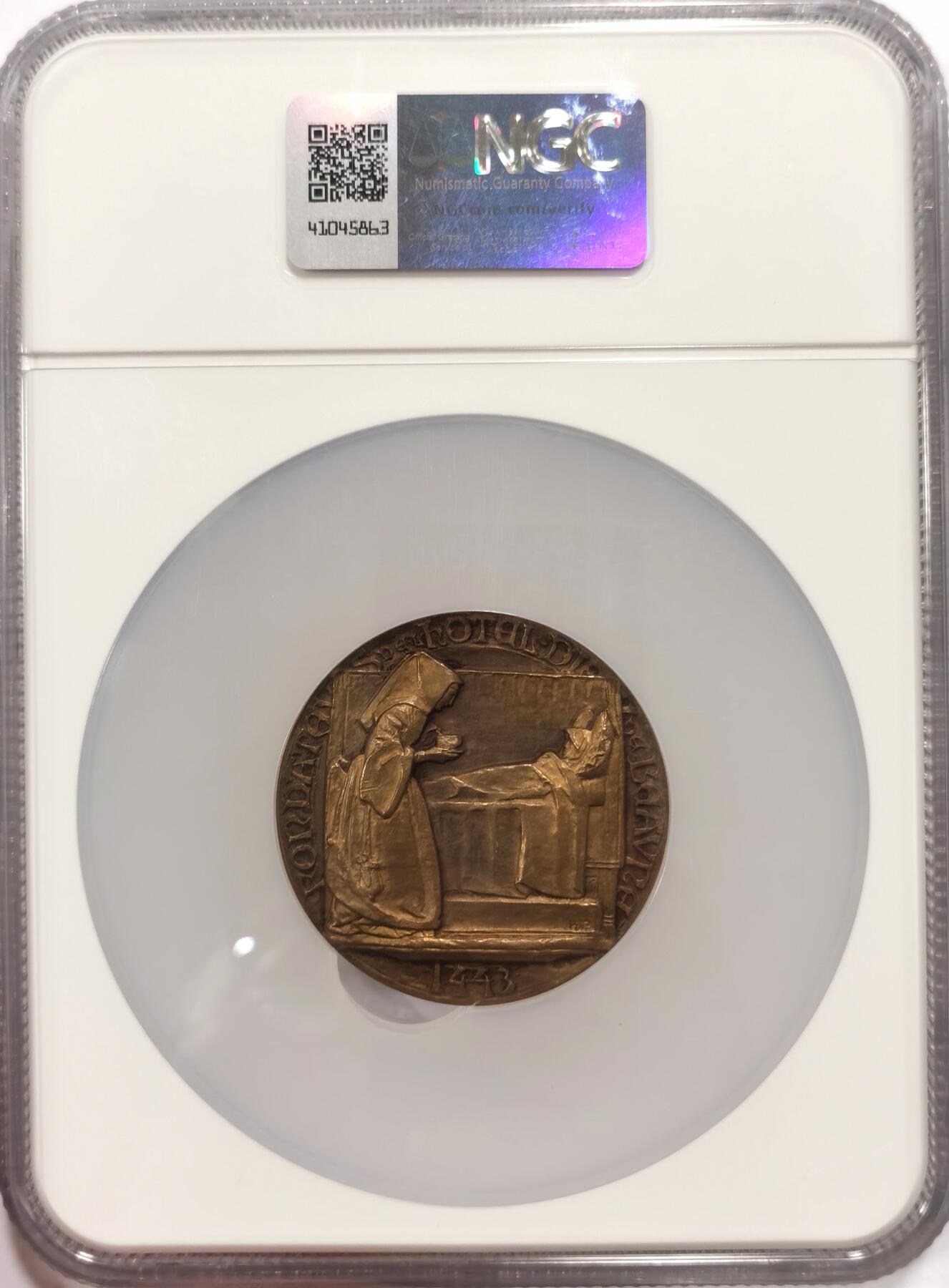 【麦稀奇世界钱币展】博洋堂“流萤染夏”六月精品专场暨第081期（全场包邮） NGC MS64 法国SAMF协会62号作品铜章，博讷济贫院创始人尼古拉·洛林夫妇。法兰西章牌之友协会（SAMF）1920年发行，Bouchard作品，50mm，79克。铜章发行量仅77枚，这枚边铭编号113。这是SAMF协会唯一一枚不是巴黎造币厂铸造的作品，非常特别和罕见。博讷济贫院现在是勃艮第旅游必打卡的一个景点，在这里举行的年度葡萄酒拍卖也享誉全球。它的创始人尼古拉·洛林是15 世纪勃艮第公