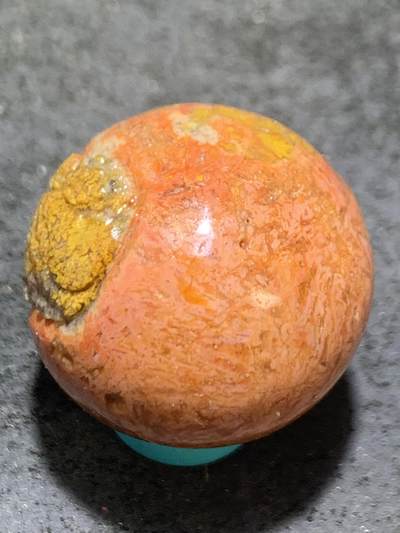 精美亚光草花纹高润度战国红玛瑙手工俏色巧雕金鱼圆珠一个 精美亚光草花纹高润度战国红玛瑙手工俏色巧雕金鱼圆珠一个