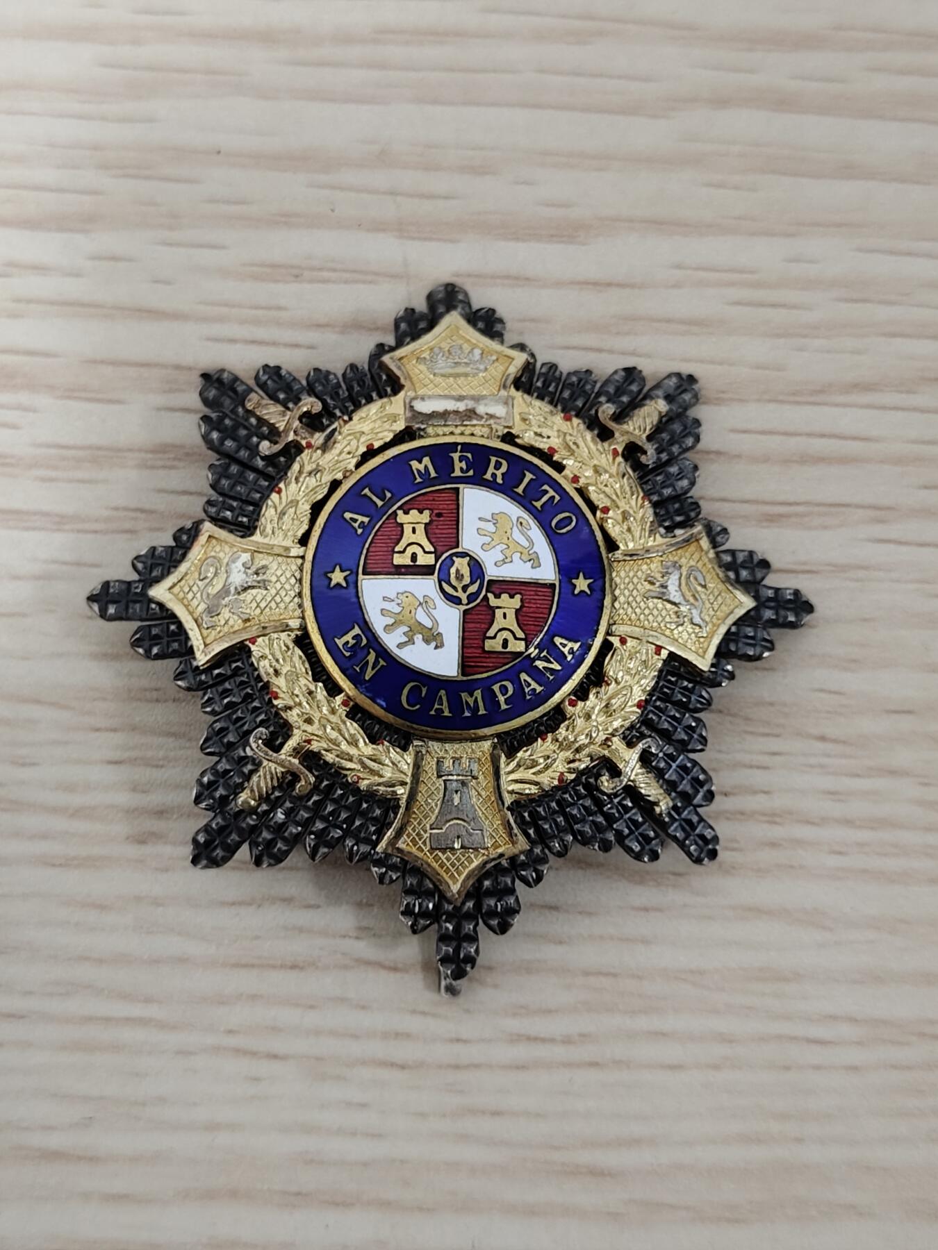 全场0元起拍 第165期 咸鱼国勋章拍卖专场 6月16日（周日）下午6：00开始 佛朗哥时期 银制珐琅 西班牙内战十字勋章