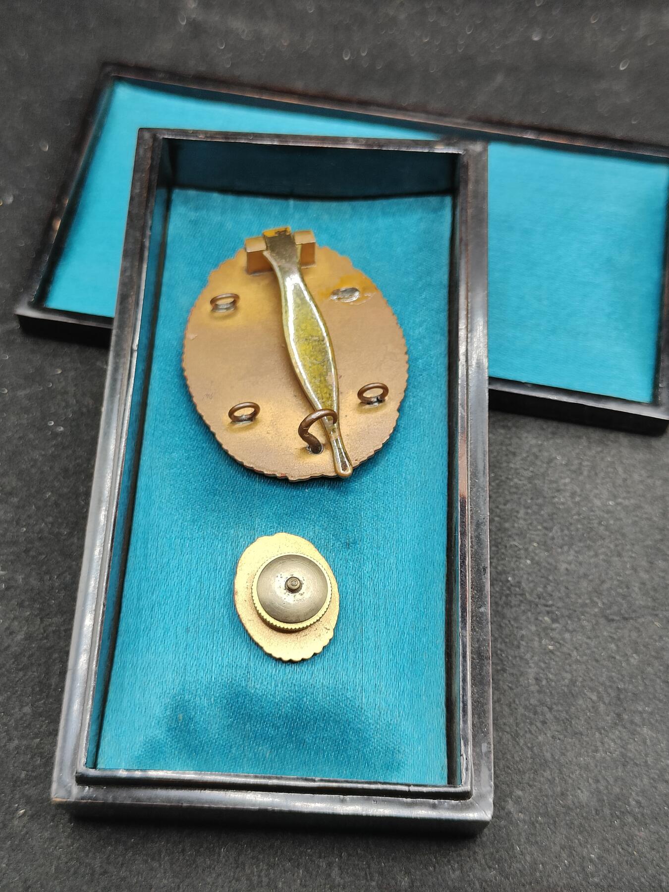 全场0元起拍 第165期 咸鱼国勋章拍卖专场 6月16日（周日）下午6：00开始 日本警察功绩章一套