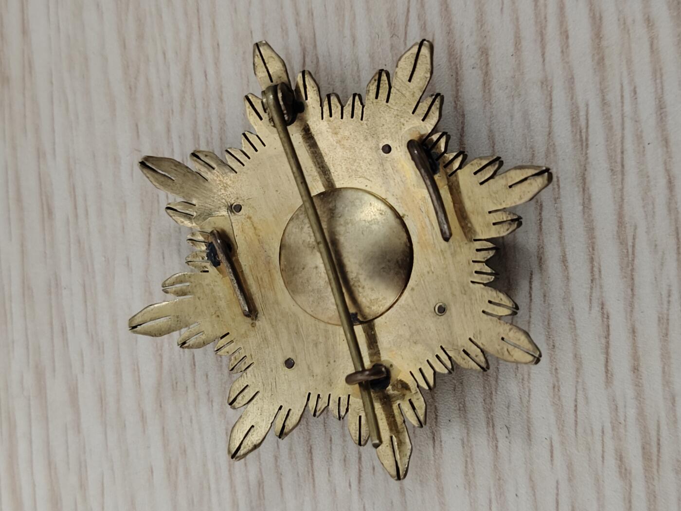 全场0元起拍 第165期 咸鱼国勋章拍卖专场 6月16日（周日）下午6：00开始 佛朗哥时期 西班牙军功十字星芒章 红珐琅版 授予战功或英勇行为