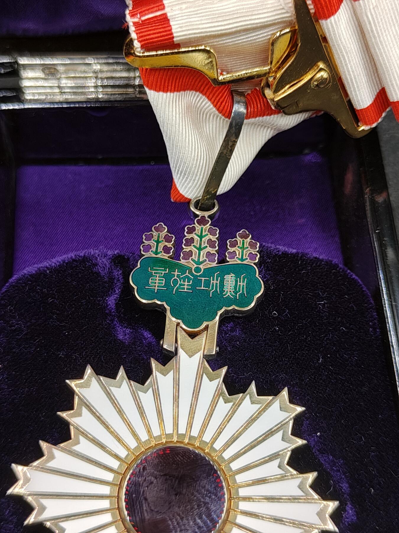 全场0元起拍 第165期 咸鱼国勋章拍卖专场 6月16日（周日）下午6：00开始 美品无损 日本三等旭日颈授章 带纸盒 带盒略 纯银制