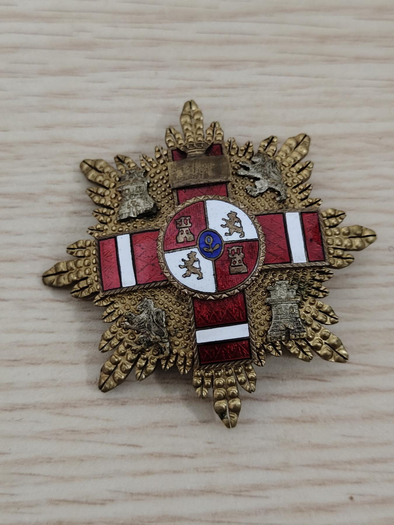 全场0元起拍 第165期 咸鱼国勋章拍卖专场 6月16日（周日）下午6：00开始 佛朗哥时期 西班牙军功十字星芒章 红珐琅版 授予战功或英勇行为