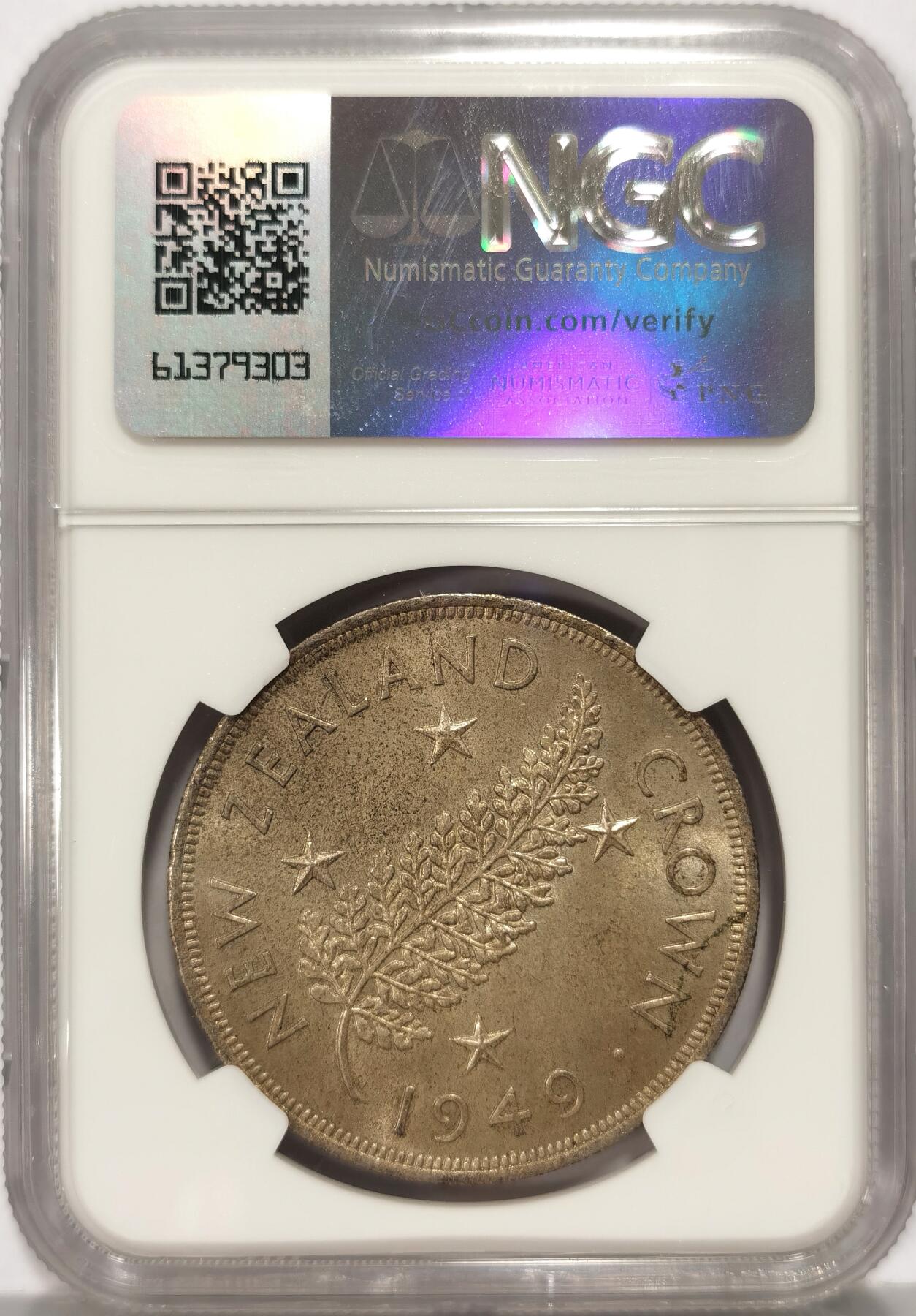 【麦稀奇世界钱币展】博洋堂“流萤染夏”六月精品专场暨第081期（全场包邮） NGC MS65 新西兰1949年乔六1克朗，BU+品相，千里挑一，高分且币面整洁