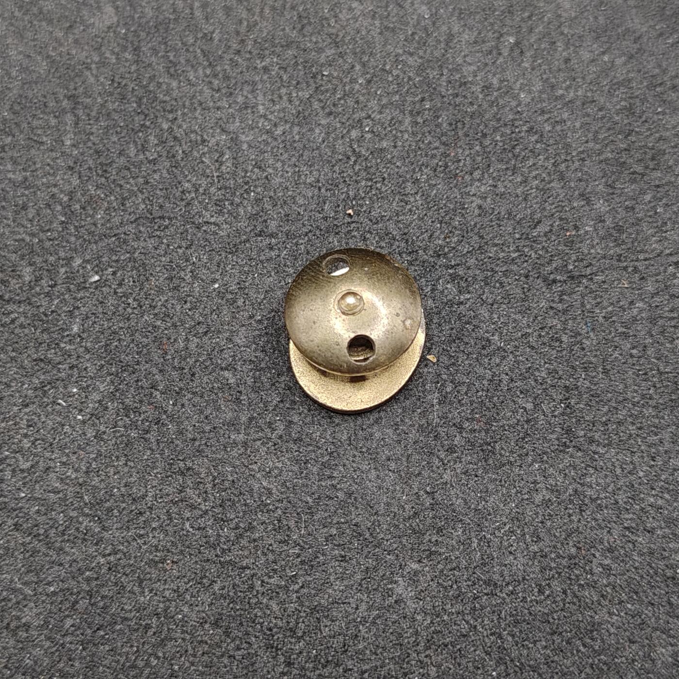 全场0元起拍 第165期 咸鱼国勋章拍卖专场 6月16日（周日）下午6：00开始 早期 稀少盘扣 东德社会统一党珐琅党徽