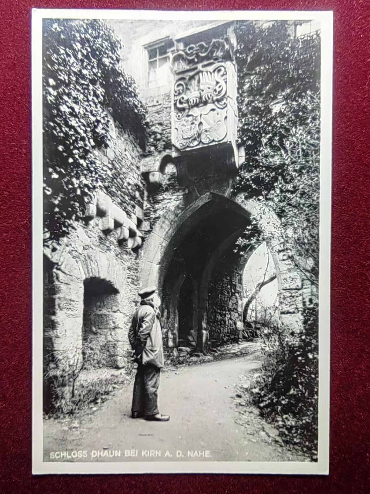 联合阁邮币社™ ——“古典明信片专场” 城堡下的老人