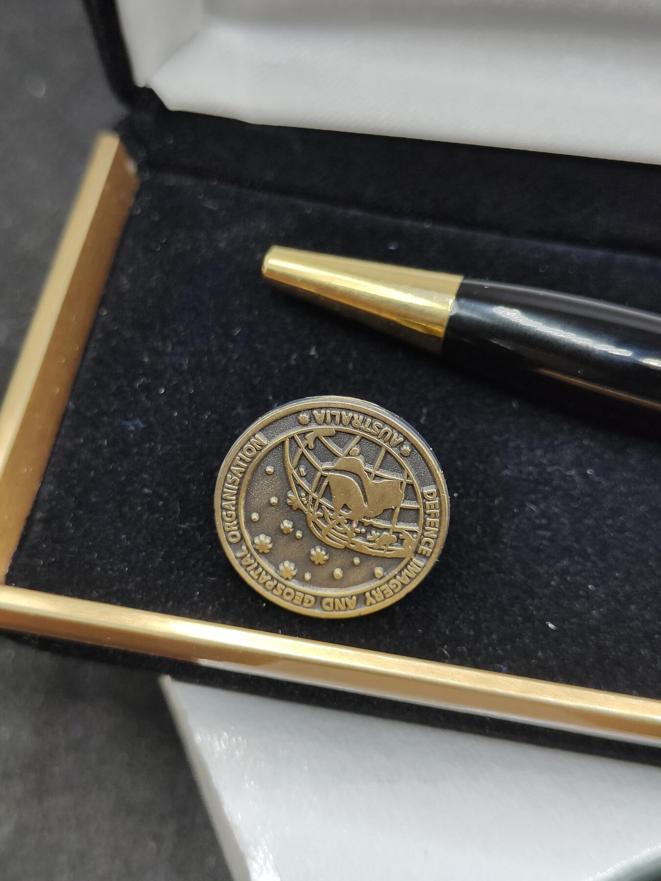 全场0元起拍 第165期 咸鱼国勋章拍卖专场 6月16日（周日）下午6：00开始 澳大利亚情报分析部门圆珠笔 带徽章 可使用