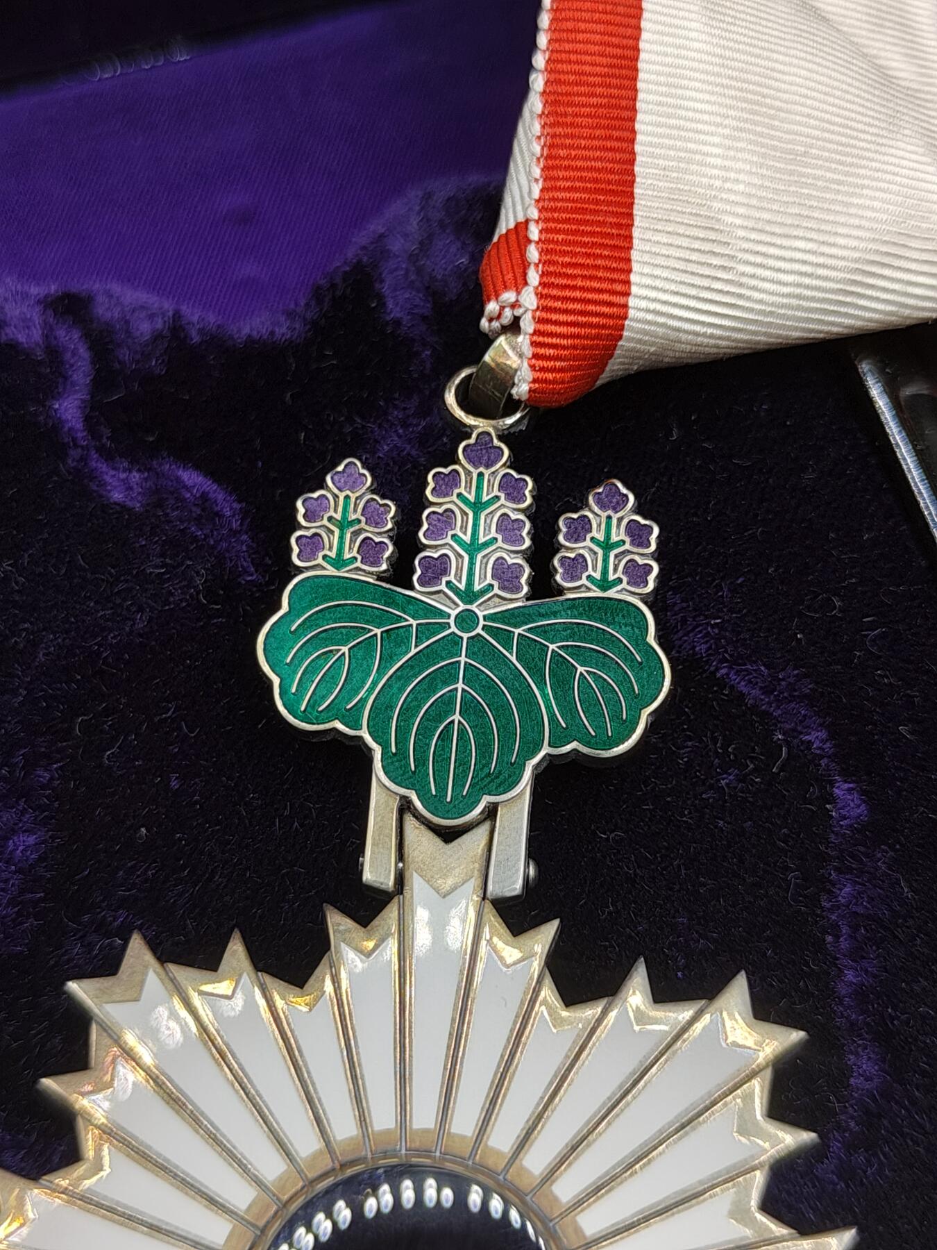 全场0元起拍 第165期 咸鱼国勋章拍卖专场 6月16日（周日）下午6：00开始 美品无损 日本三等旭日颈授章 带纸盒 带盒略 纯银制