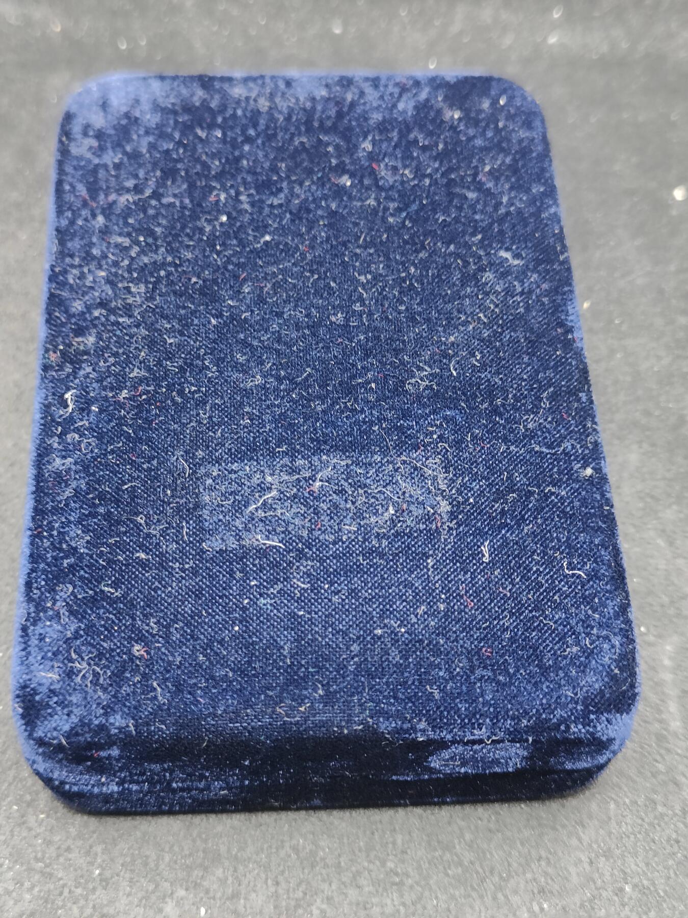 全场0元起拍 第165期 咸鱼国勋章拍卖专场 6月16日（周日）下午6：00开始 朝总联版烫金国徽盒三级国旗勋章带盒略