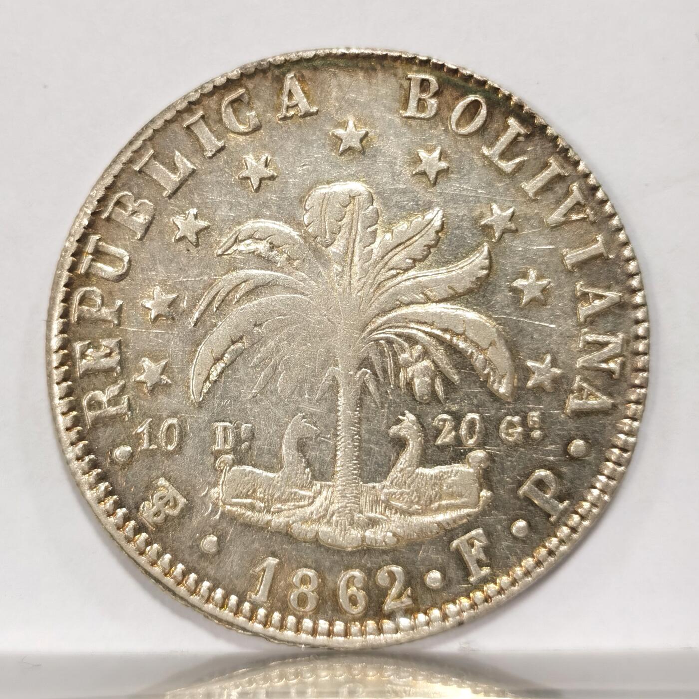 【麦稀奇世界钱币展】博洋堂“流萤染夏”六月精品专场暨第081期（全场包邮） 1862年玻利维亚8索尔银币 原光闪耀的品相 少见昂贵的品种 少见的边齿+凹边铭“苏克雷1824阿亚库乔”玻利瓦尔头像 羊驼 波多西厂