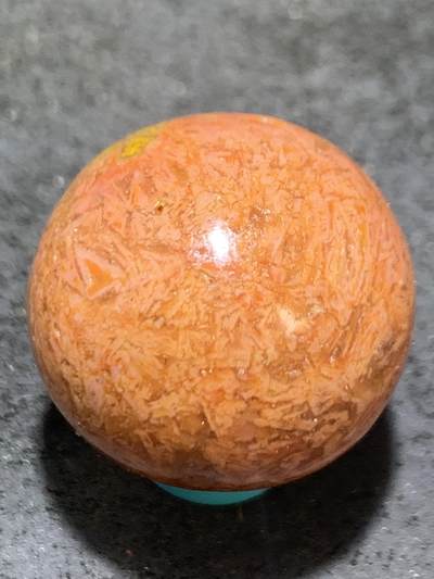 精美亚光草花纹高润度战国红玛瑙手工俏色巧雕金鱼圆珠一个 精美亚光草花纹高润度战国红玛瑙手工俏色巧雕金鱼圆珠一个