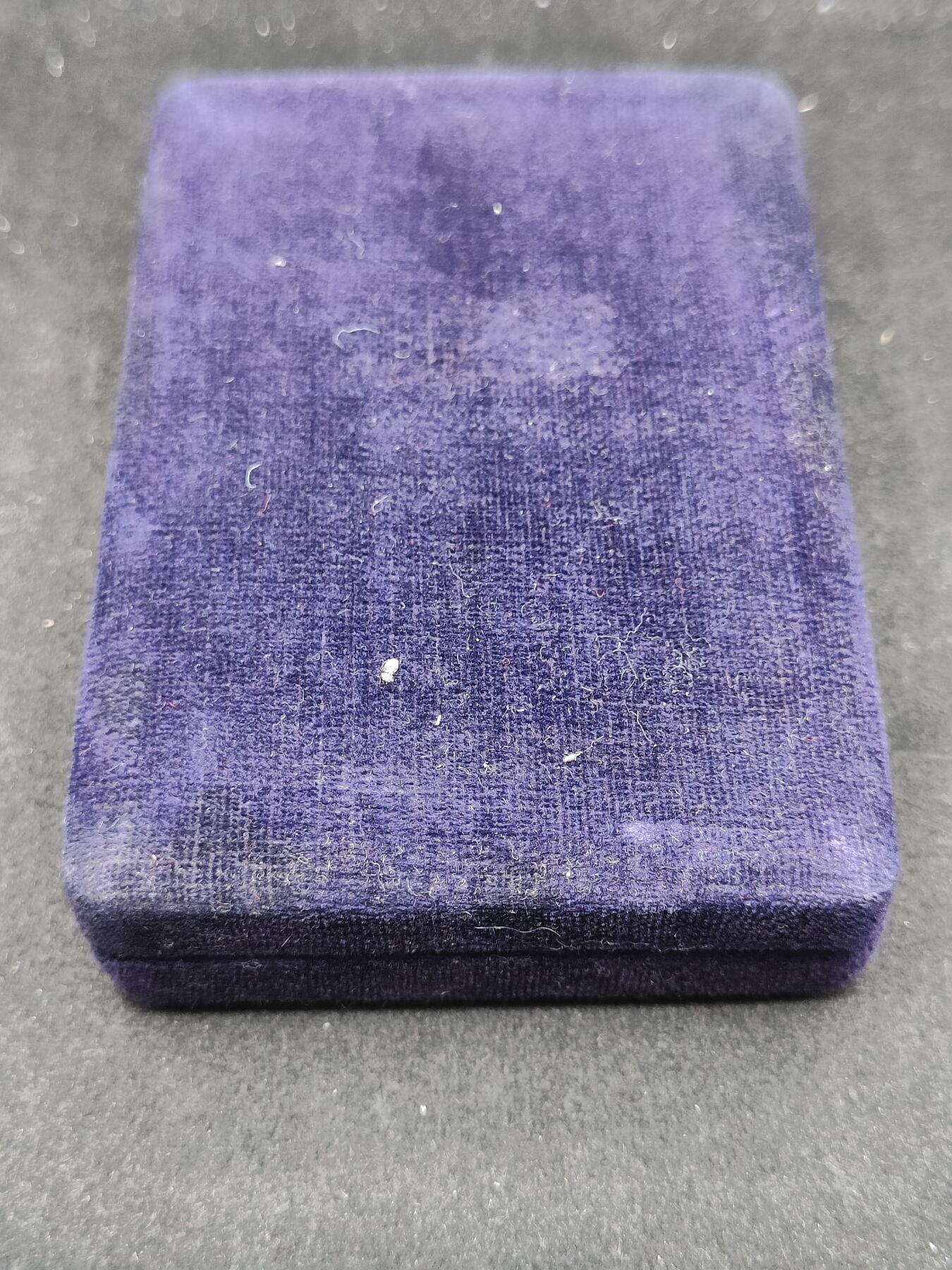 全场0元起拍 第165期 咸鱼国勋章拍卖专场 6月16日（周日）下午6：00开始 朝总联版烫金国徽盒朝鲜功劳奖章带盒略