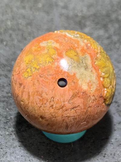 精美亚光草花纹高润度战国红玛瑙手工俏色巧雕金鱼圆珠一个 精美亚光草花纹高润度战国红玛瑙手工俏色巧雕金鱼圆珠一个