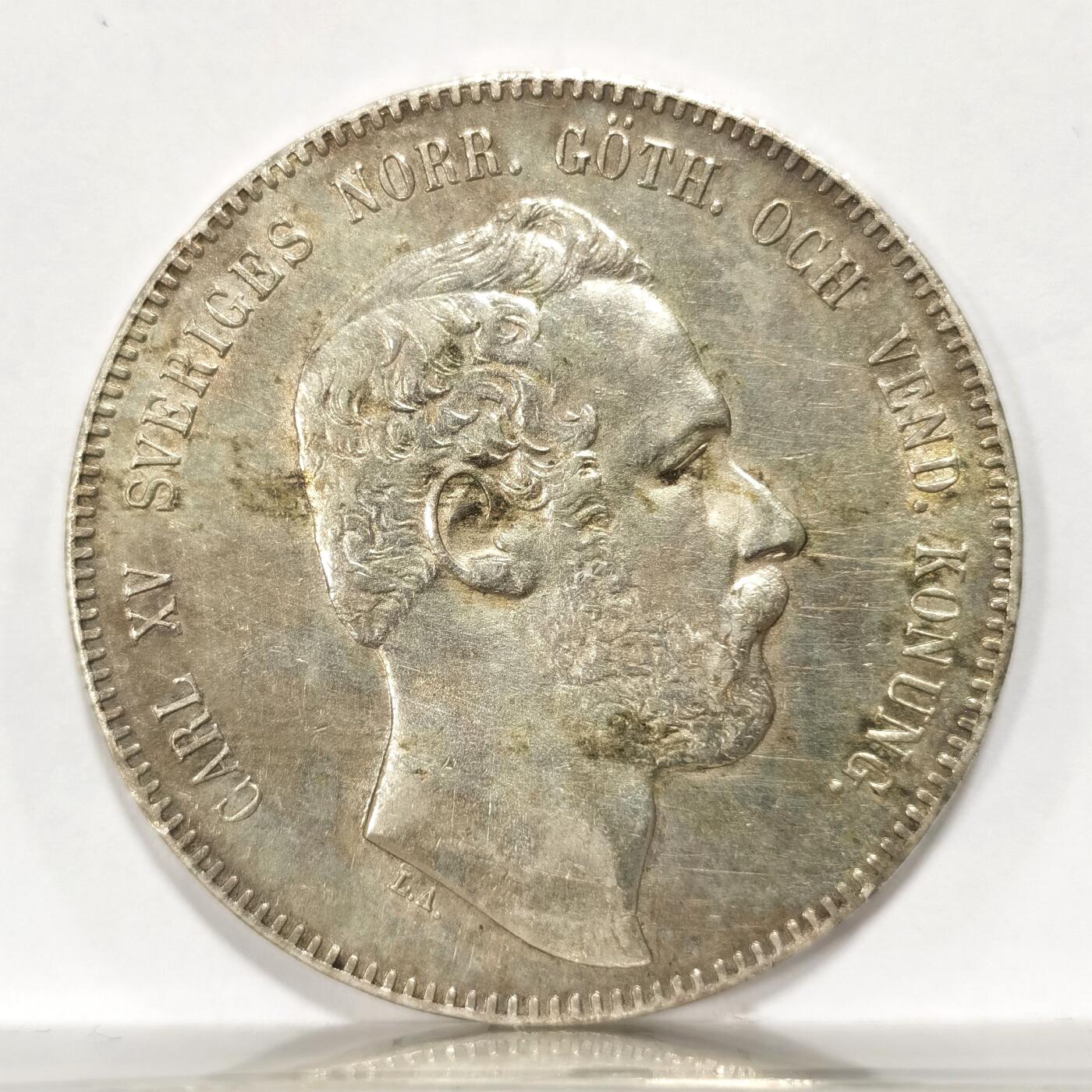 【麦稀奇世界钱币展】博洋堂“流萤染夏”六月精品专场暨第081期（全场包邮） 1871年瑞典4国家泰勒大型银币 重达34克 单年份版本 几乎所有细节清晰 包浆有光泽 双狮盾徽繁复精美 卡尔十五世 当年瑞典语修改正字法把边铭旧拼写SILVER改成SILFVER 次年就停止发行改制克朗了仅此一年
