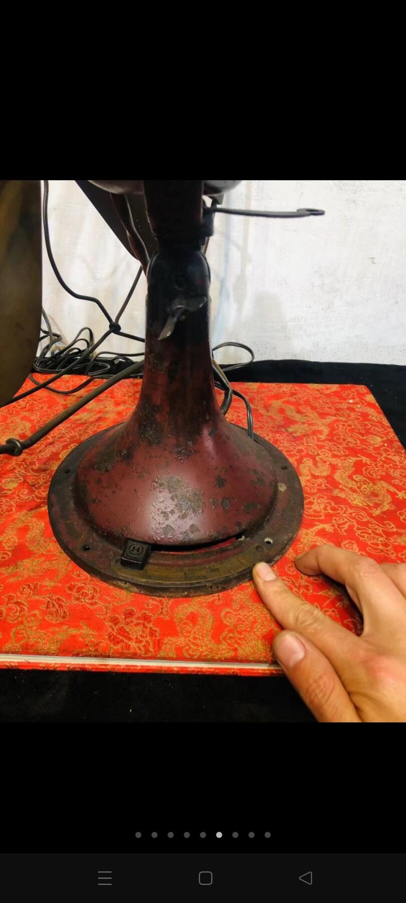 民国时期  稀有 （永昌牌 ）老古董电风扇！铜叶铜罩！商标齐全！品相也不错！通电正常使用！摇头齿轮正常转、惜下边少个链接配件！目前只能运转不摇头！整体品相还是不错的！ 十分稀有少见的品牌！ 稀有！收藏价值高！