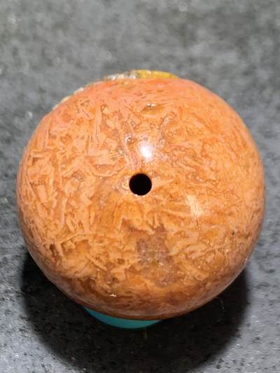 精美亚光草花纹高润度战国红玛瑙手工俏色巧雕金鱼圆珠一个 精美亚光草花纹高润度战国红玛瑙手工俏色巧雕金鱼圆珠一个