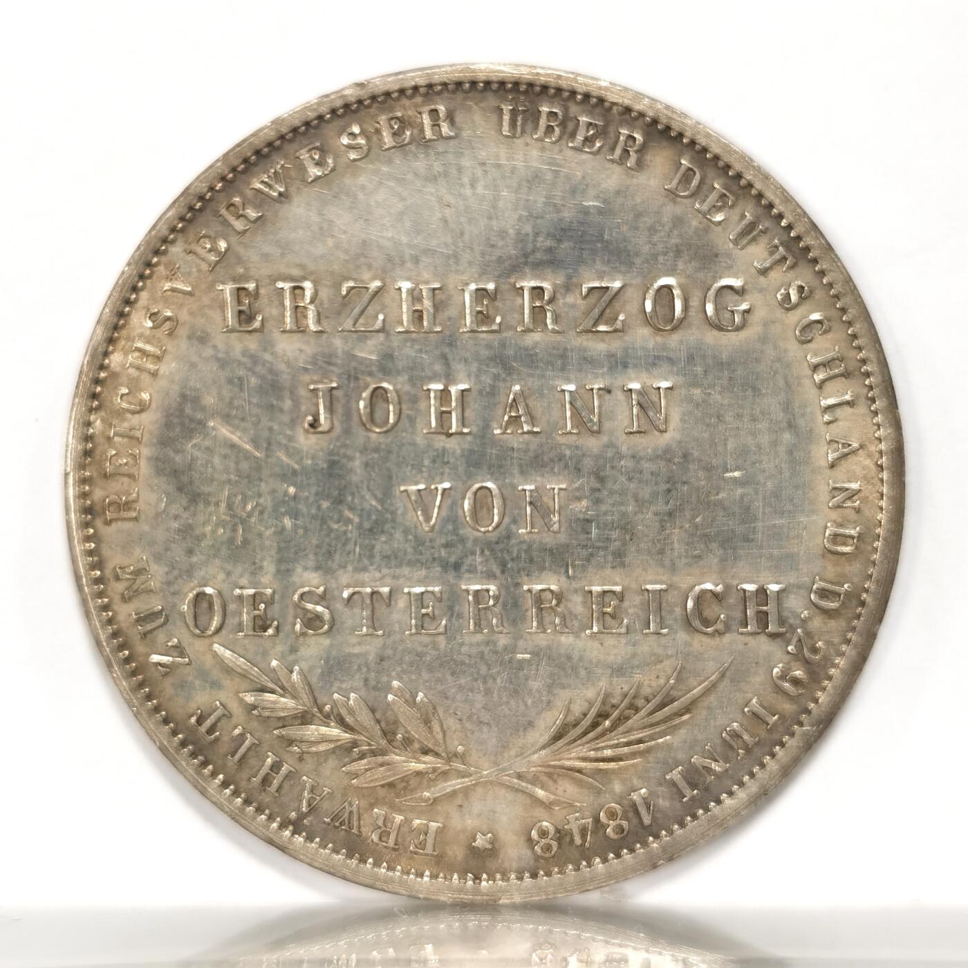 【麦稀奇世界钱币展】博洋堂“流萤染夏”六月精品专场暨第081期（全场包邮） 1848年德国法兰克福市2古尔登(盾)银币 1848年欧洲革命 邦联议会选举奥地利的约翰大公为德意志帝国摄政 德国这个词正式出现在钱币上 双头鹰纹章 奥地利约翰大公头衔 边铭在侧面 带镜面感的底板