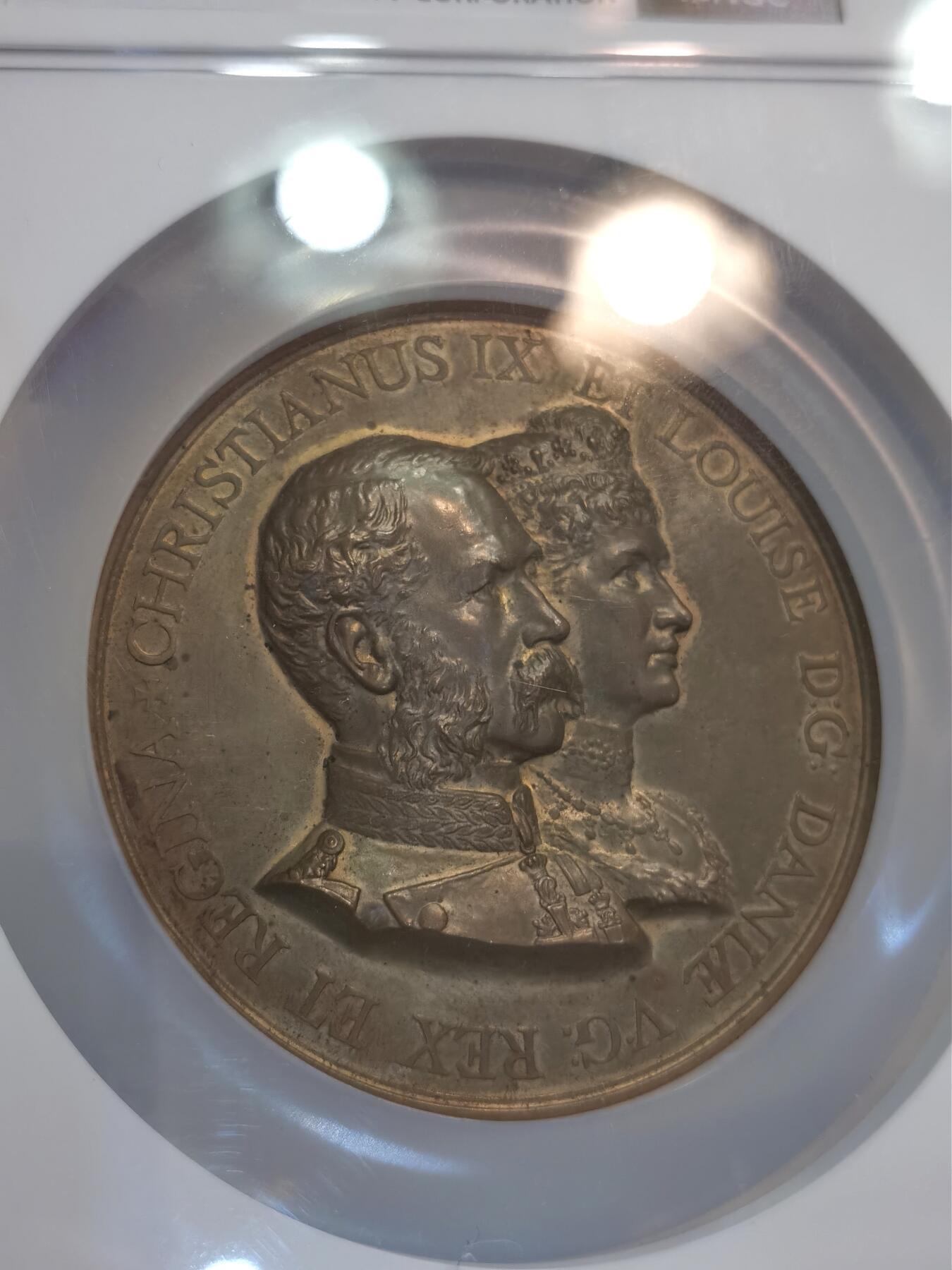 【麦稀奇世界钱币展】博洋堂“流萤染夏”六月精品专场暨第081期（全场包邮） NGC MS62 英国1893年伦敦金融城系列之丹麦国王克里斯蒂安九世夫妇访问伦敦。Frank Bowcher作品，77mm，铸造量仅450枚。