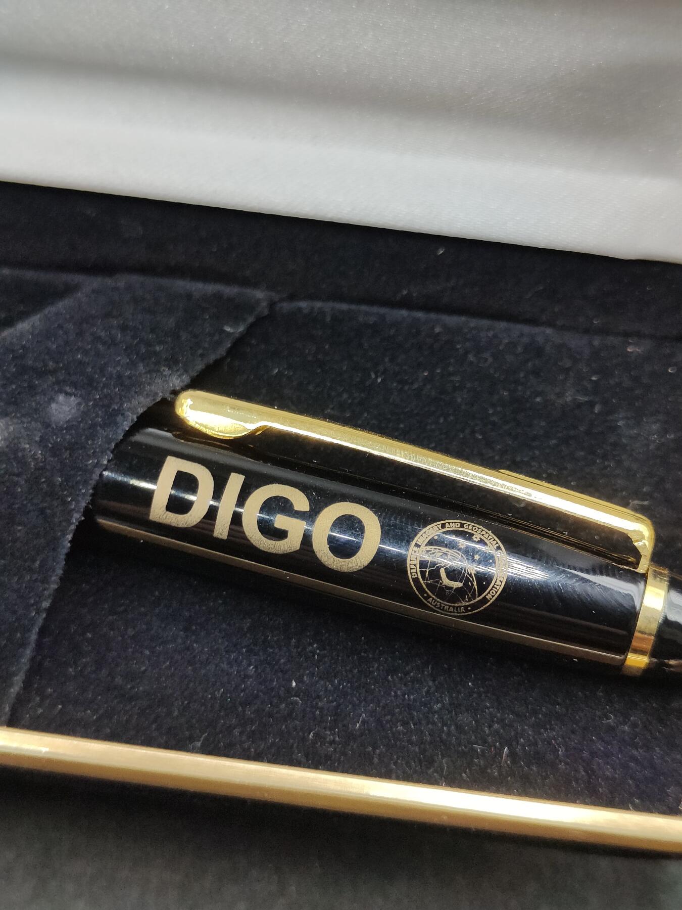 全场0元起拍 第165期 咸鱼国勋章拍卖专场 6月16日（周日）下午6：00开始 澳大利亚情报分析部门圆珠笔 带徽章 可使用