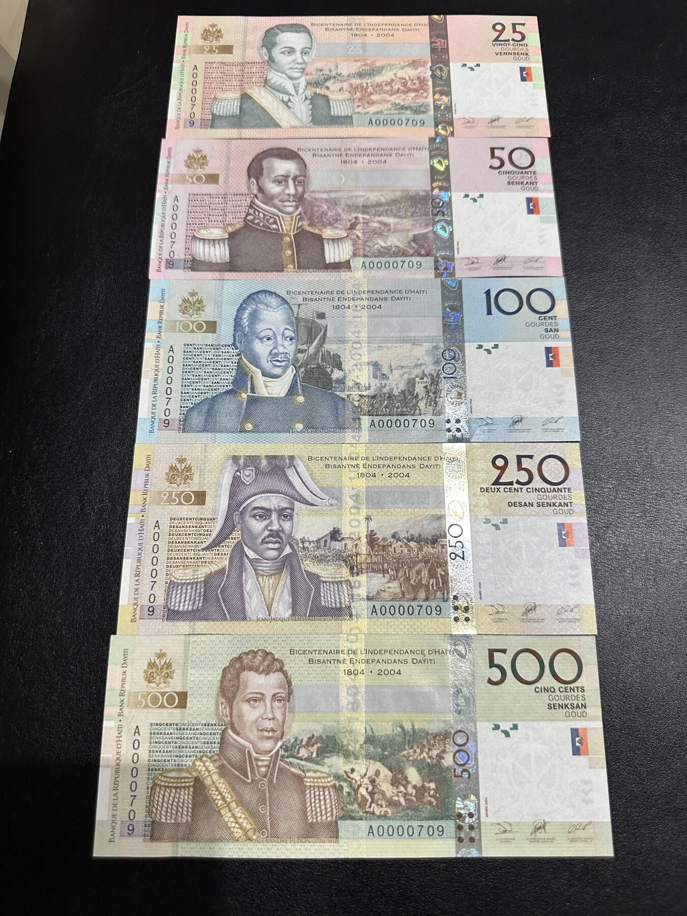 《外钞收藏家》第三百七十九期（连拍第一场） 2004年海地25-500古德 五张一起 全新UNC A冠 全同号 百位号